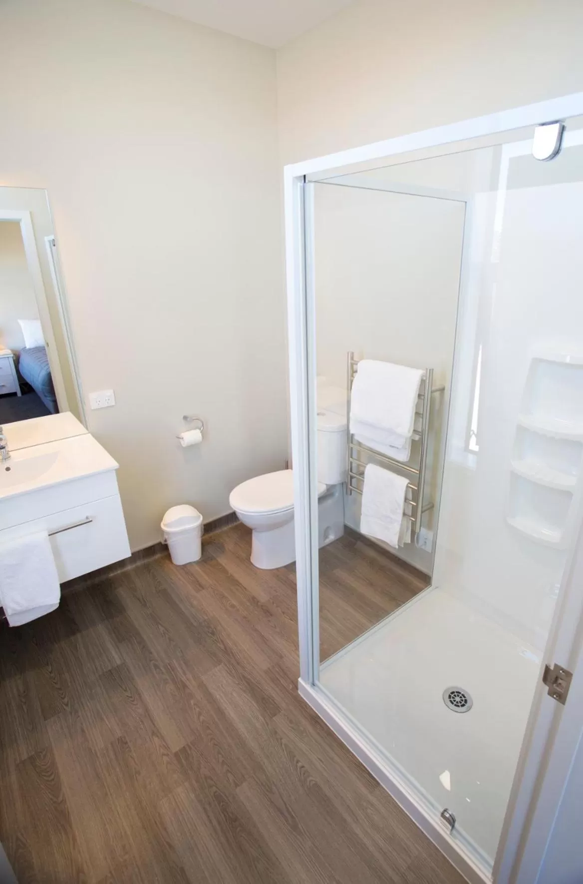 Bathroom in Stumpers Hotel