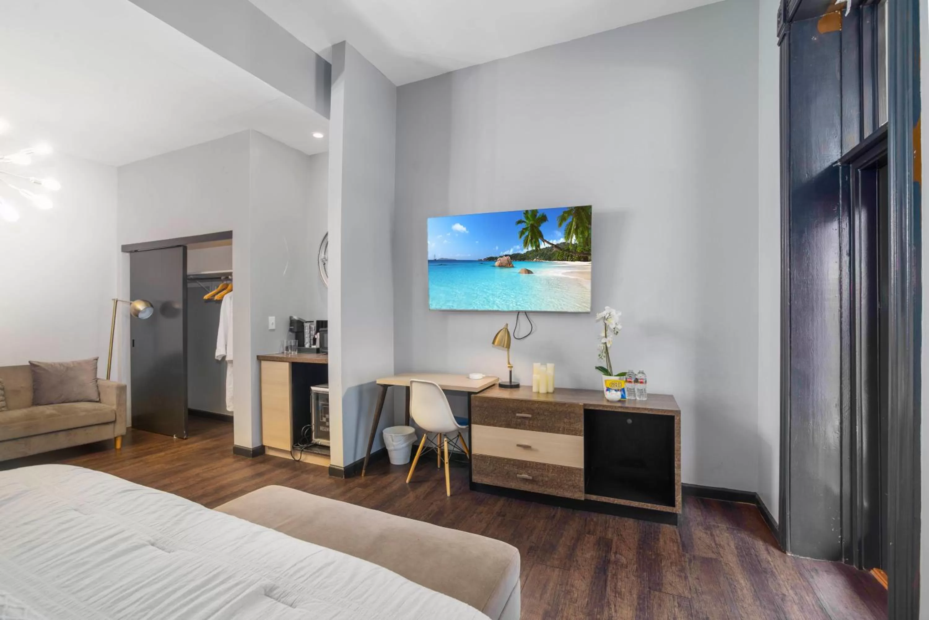 Photo of the whole room, Bed in Good Hotels Downtown Denver