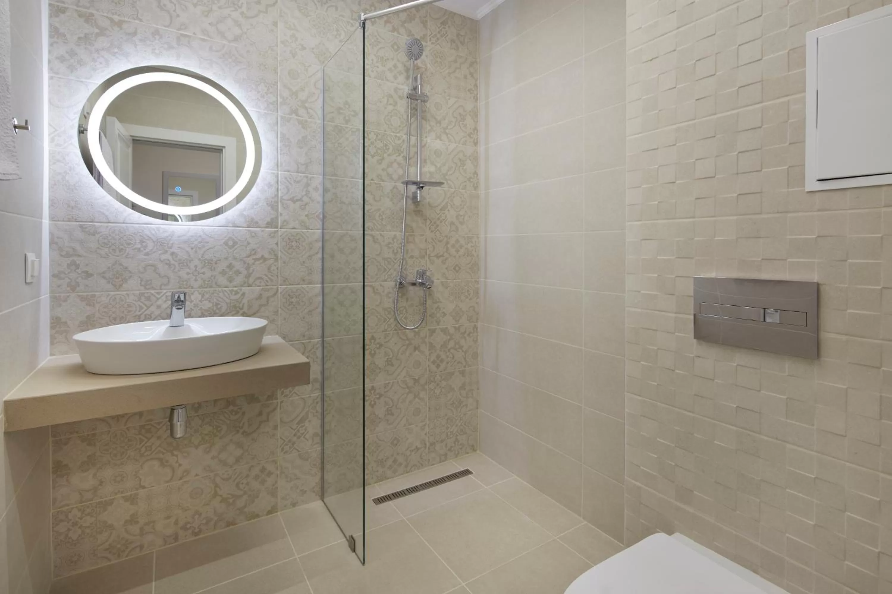 Bathroom in Bellicity Apart Complex