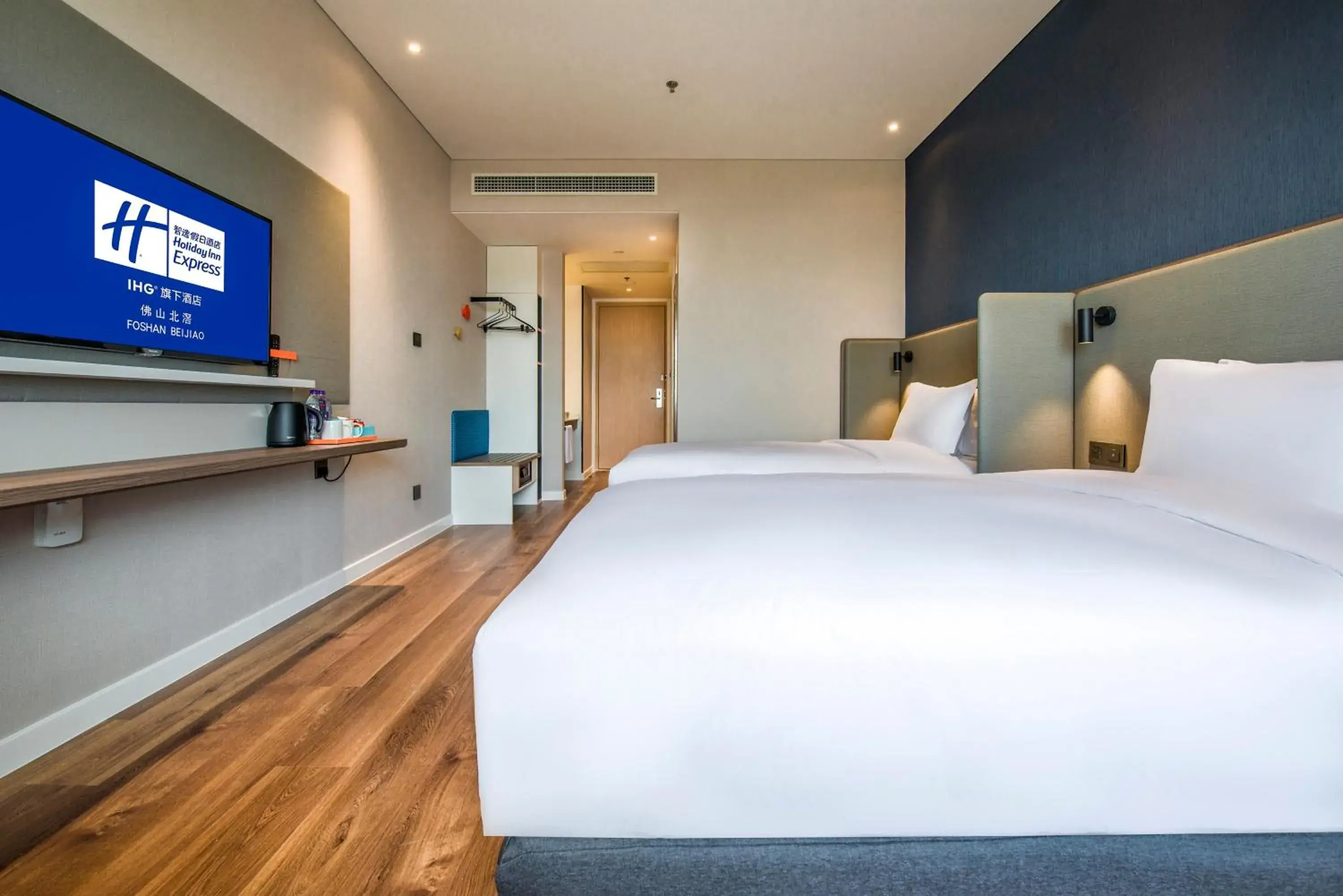 Standard Twin Room - Non-Smoking in Holiday Inn Express Foshan Beijiao, an IHG Hotel Standard Twin Room - Non-Smoking in Holiday Inn Express Foshan Beijiao, an IHG Hotel