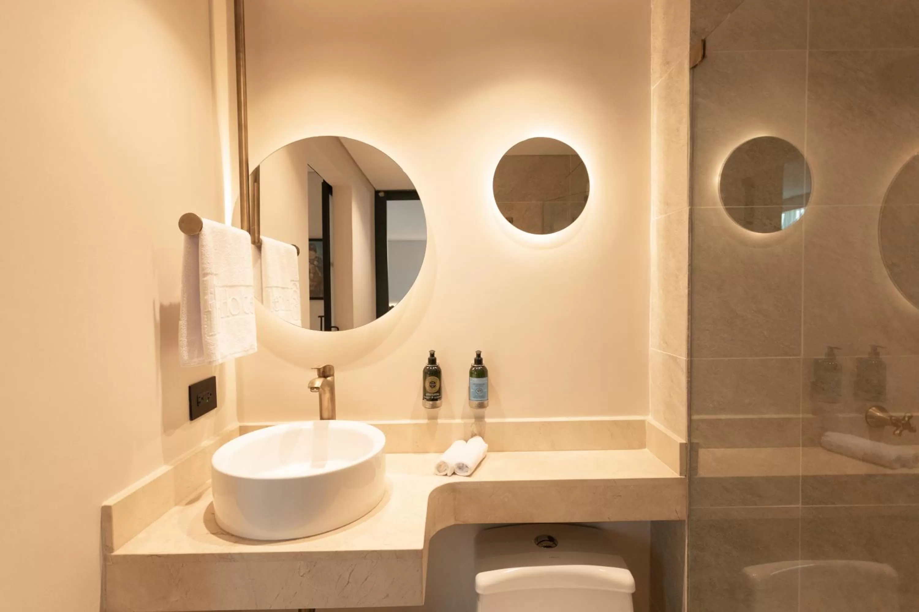 Bathroom in 1616 Hotel