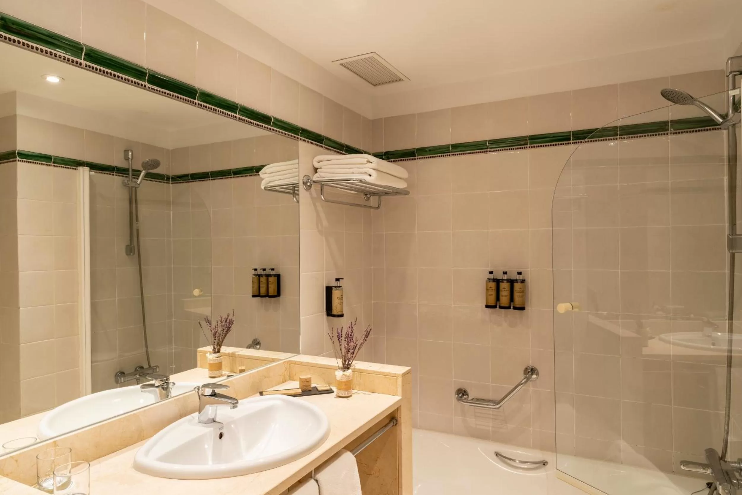 Bathroom in Parador de Teruel