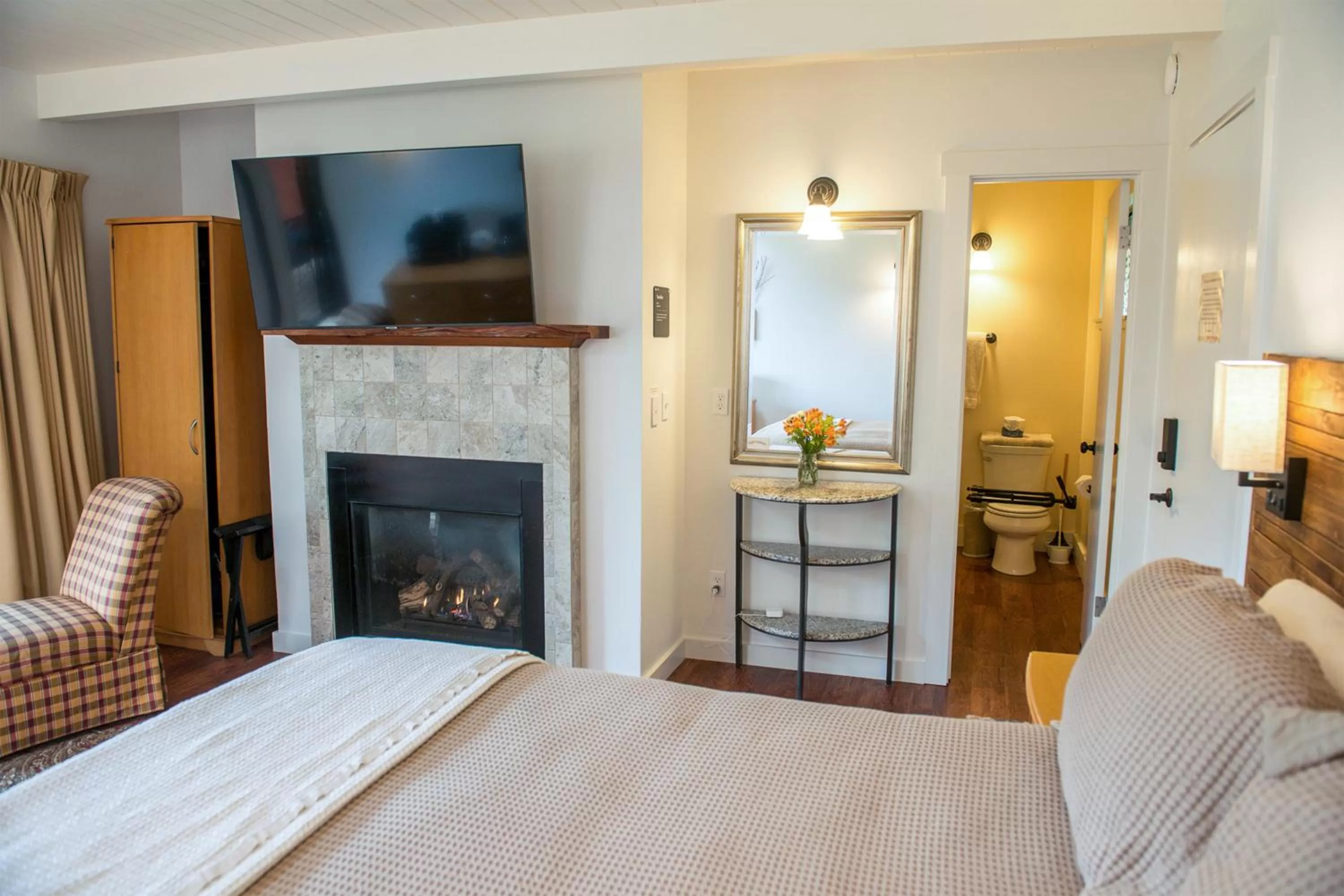 Bed in Inn at Buckhorn Cove