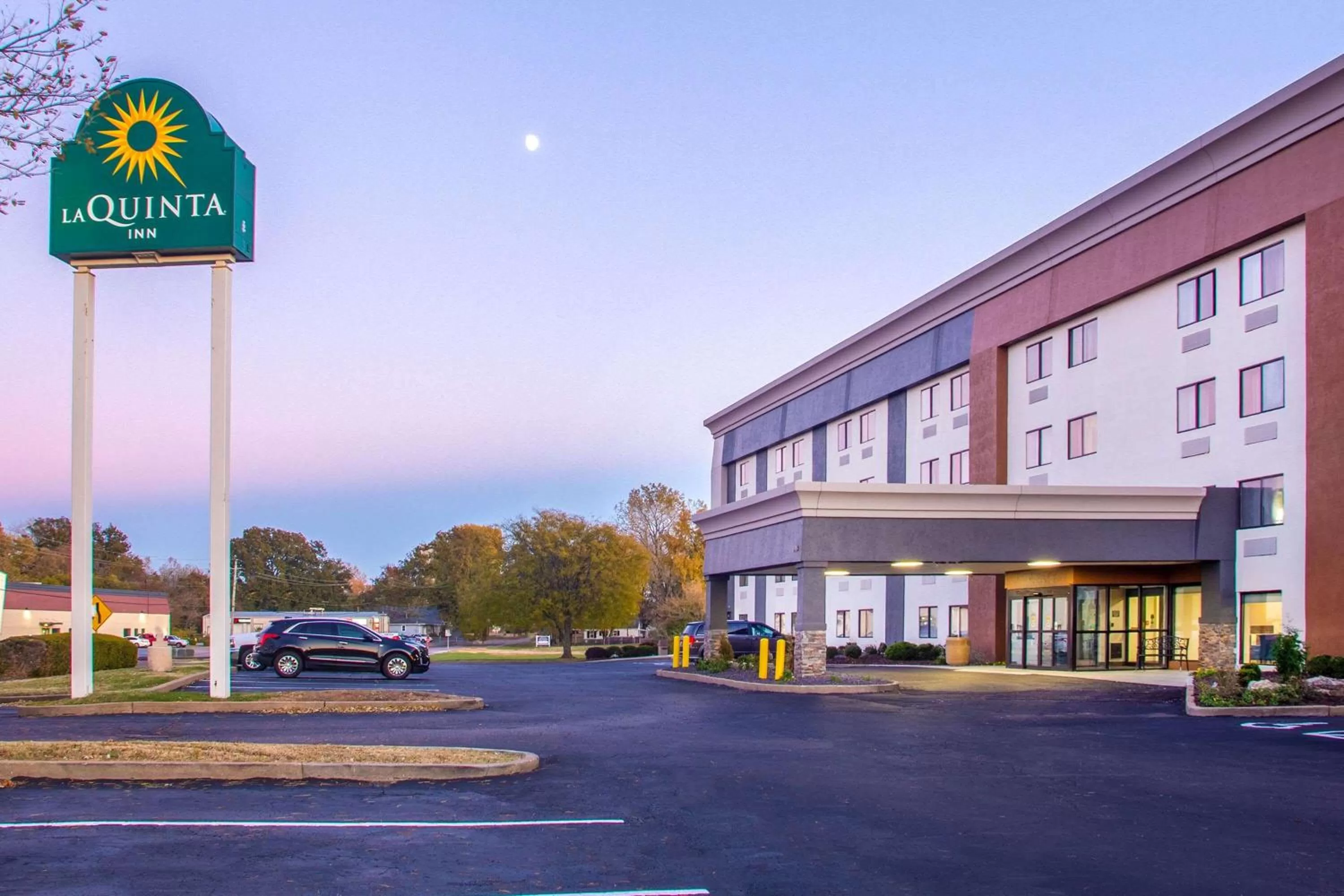 Property building in La Quinta Inn by Wyndham St. Louis Hazelwood - Airport North