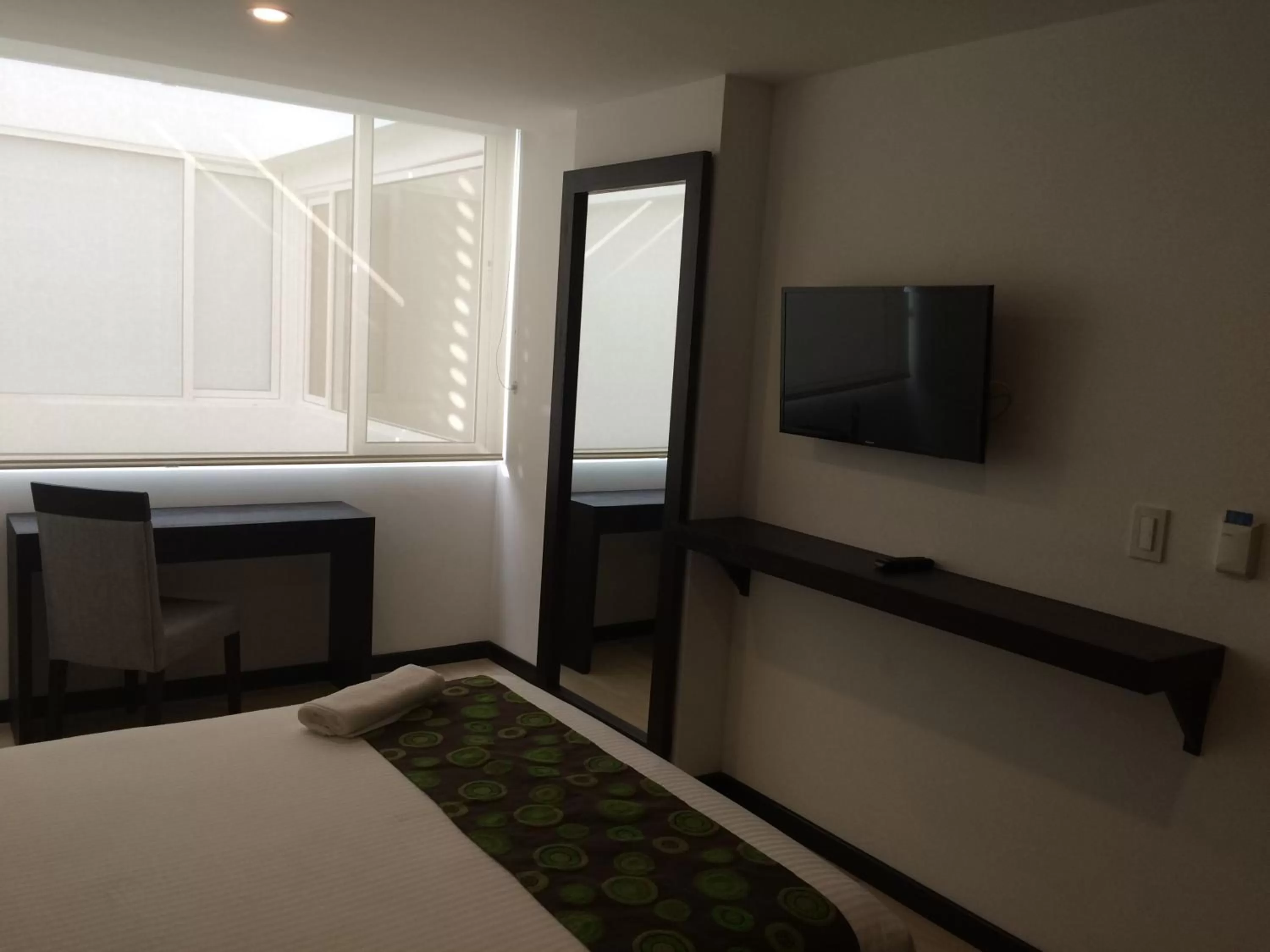 Bedroom, TV/Entertainment Center in Hotel H53