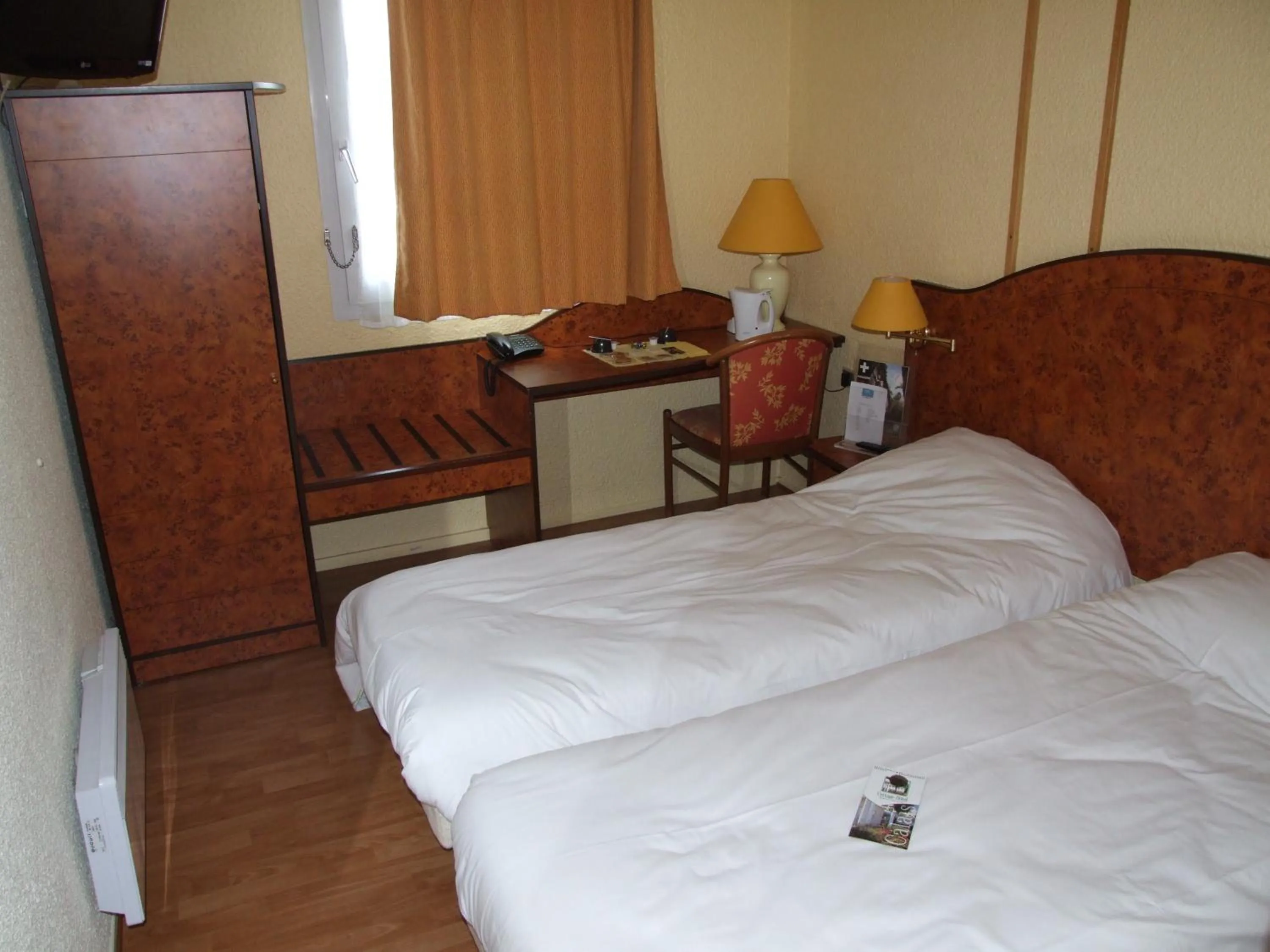 Photo of the whole room, Bed in Logis Cottage Hôtel