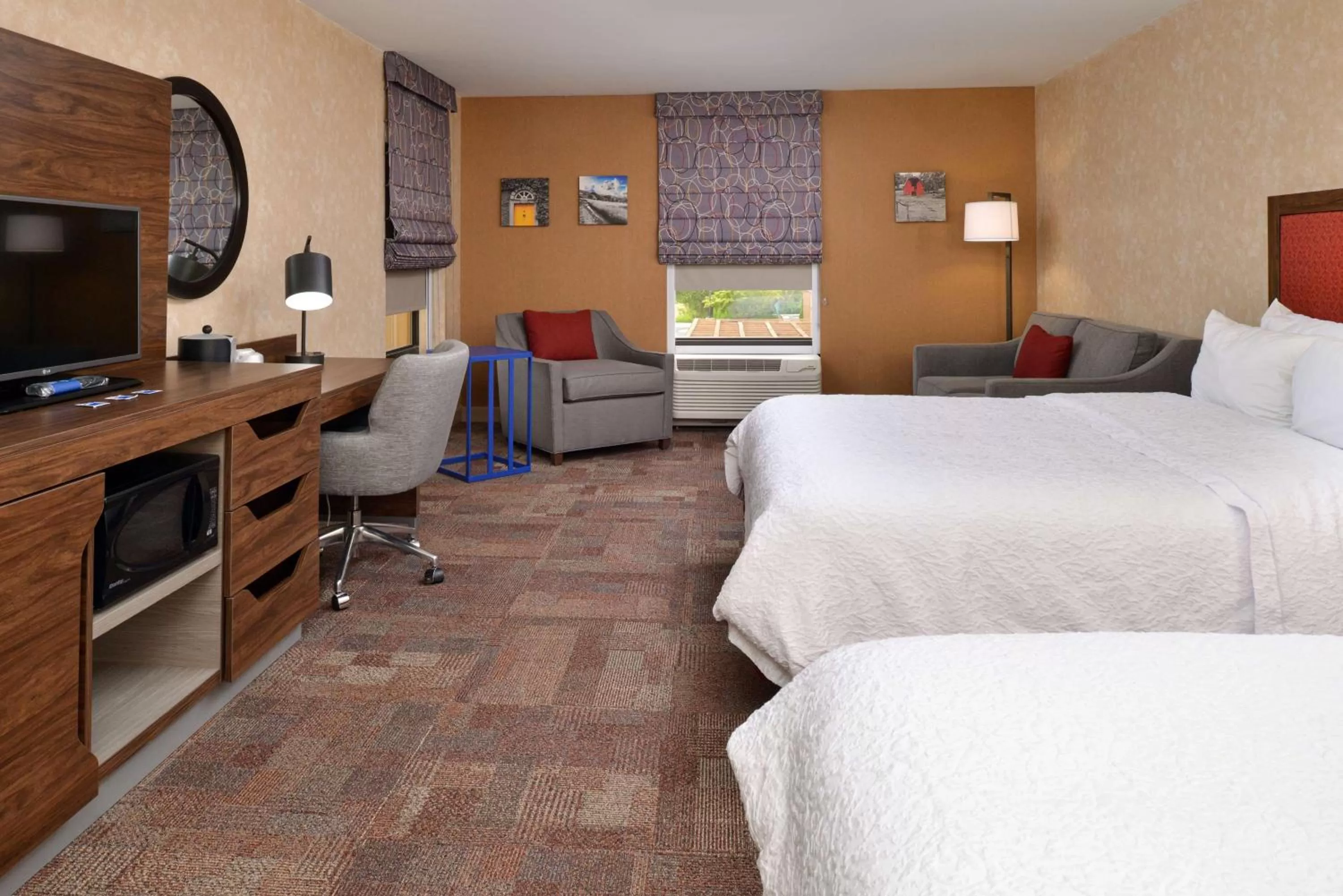 Bedroom, Bed in Hampton Inn Wytheville