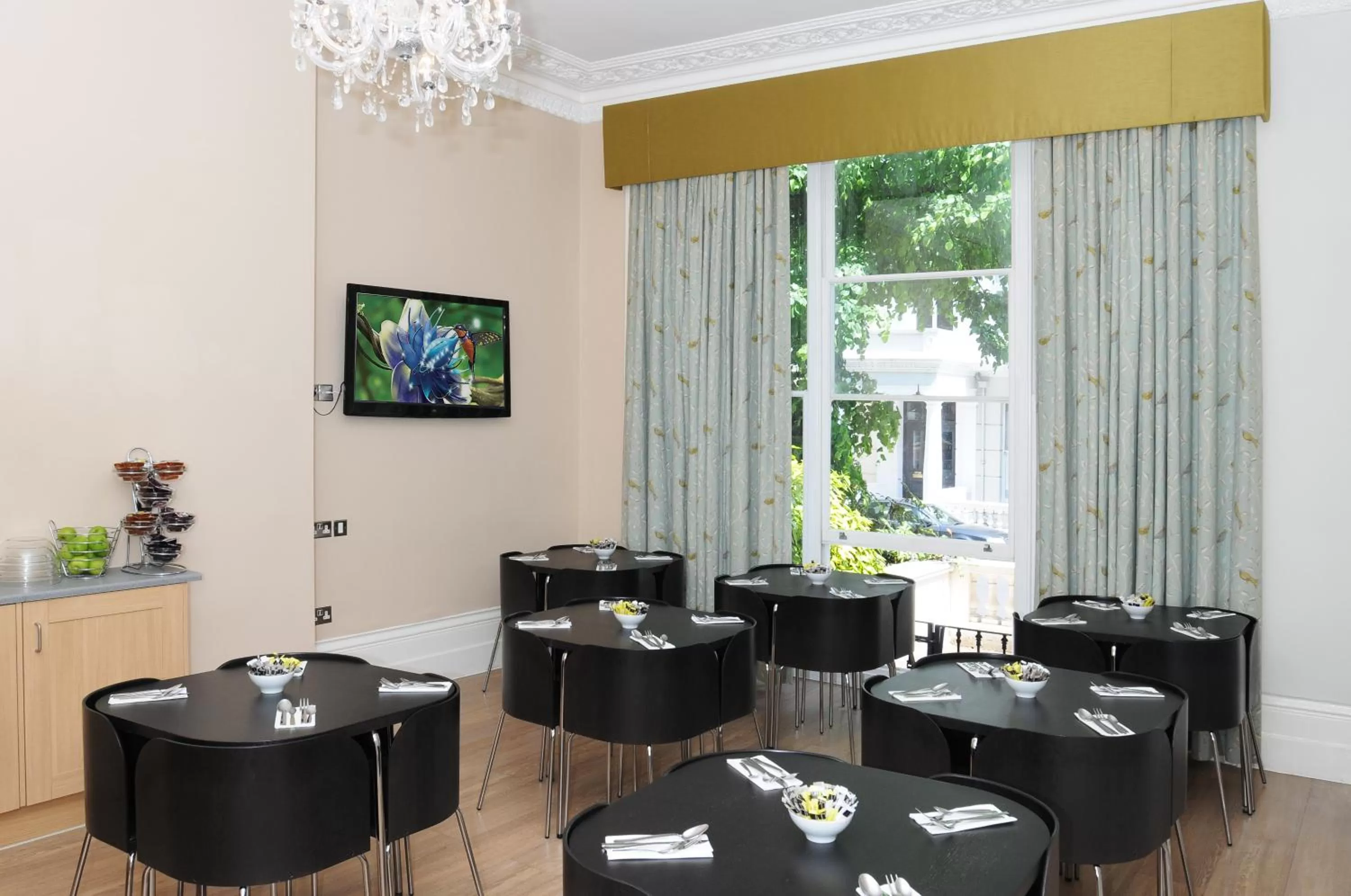 Restaurant/places to eat in Hyde Park Boutique Hotel