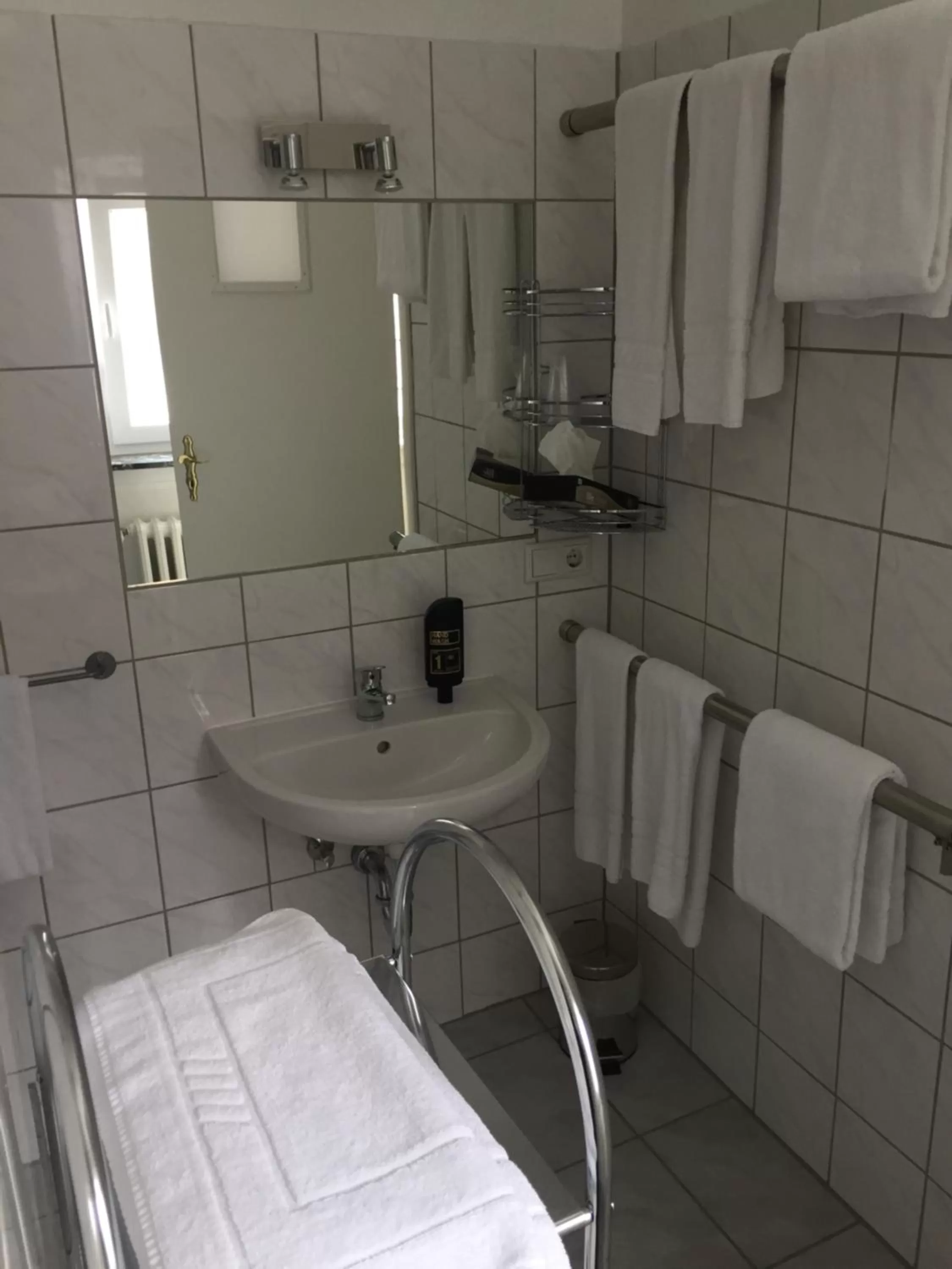 Bathroom in Hotel Stadt Mainz
