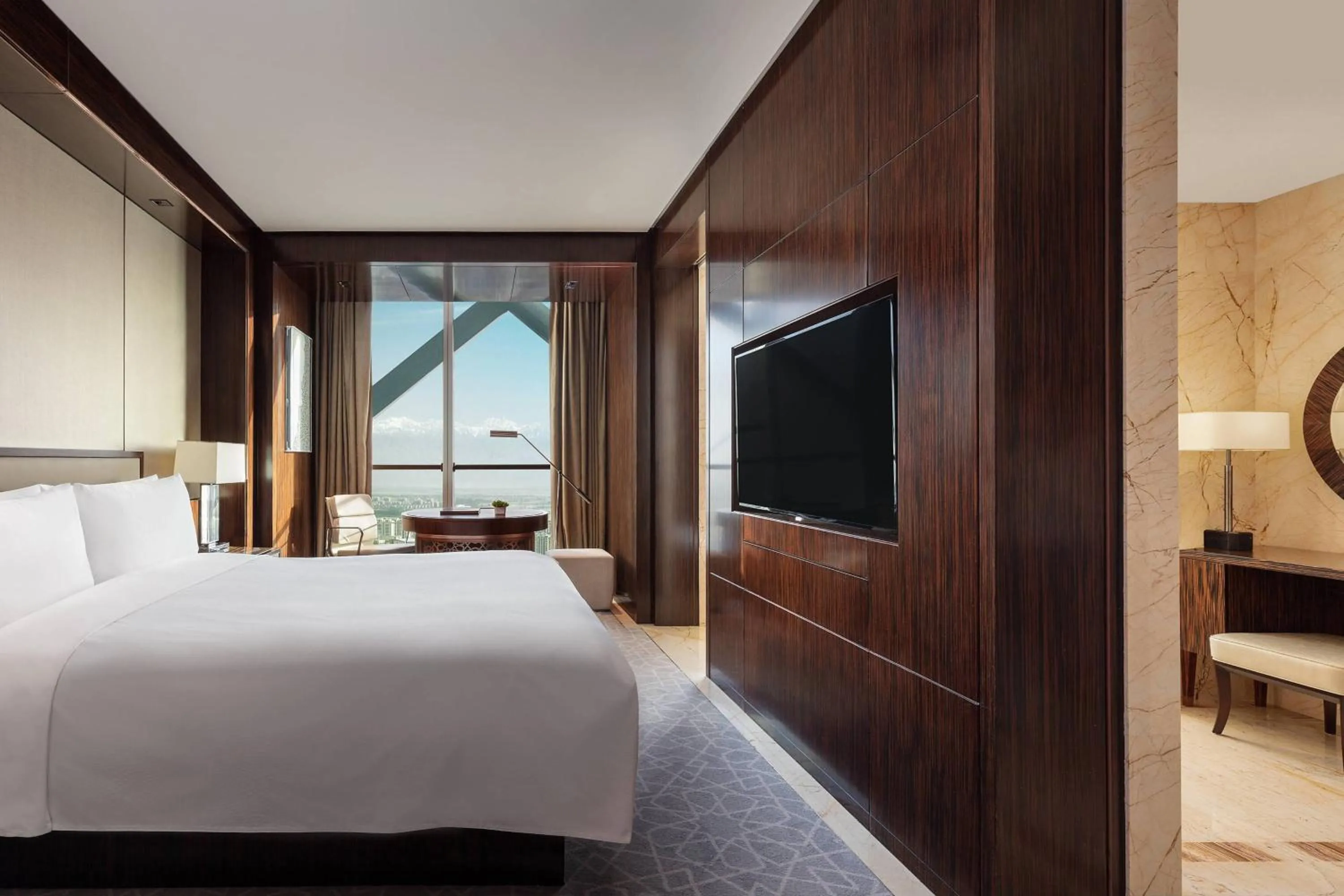 Photo of the whole room, Bed in JW Marriott Hotel Yinchuan