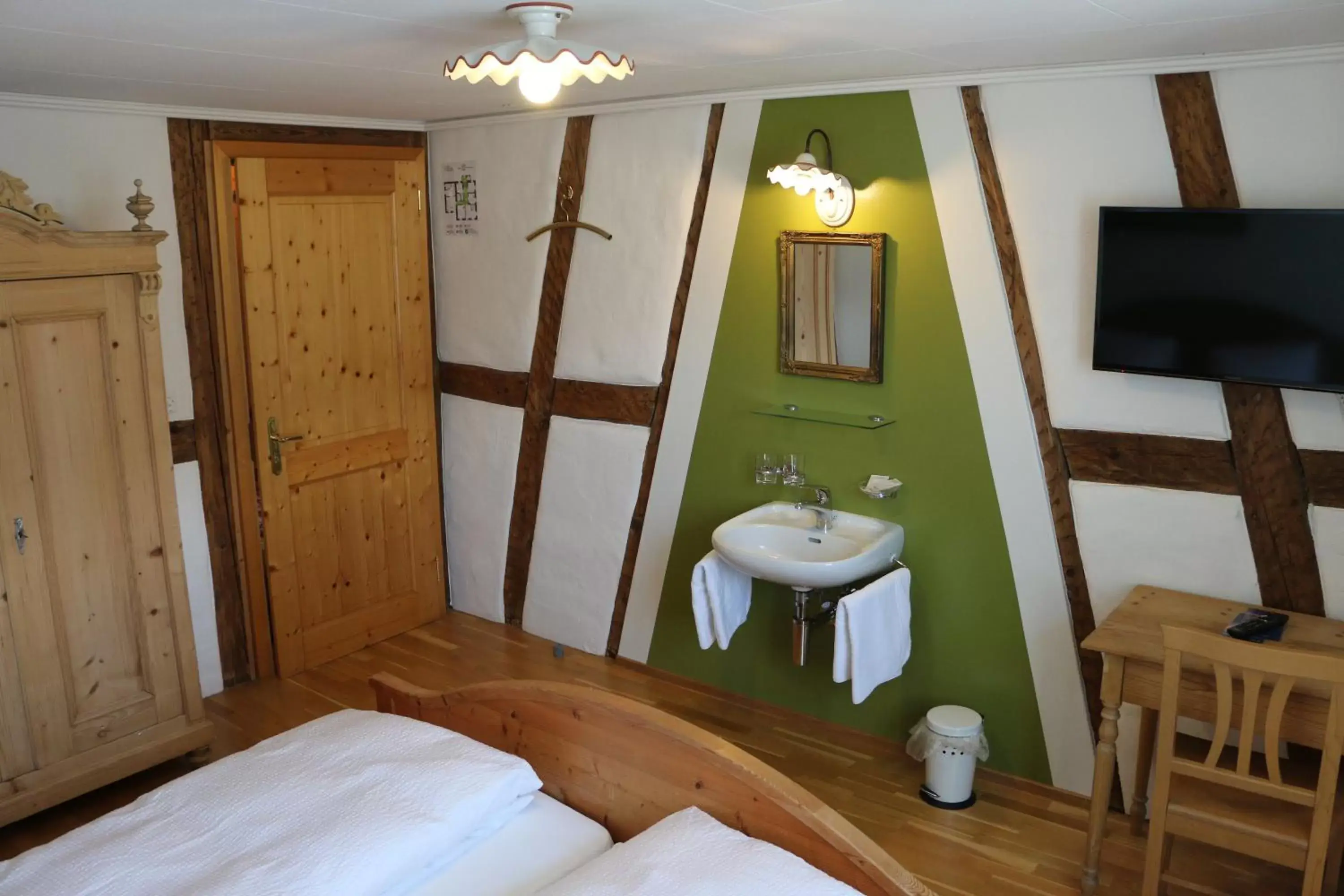 Budget Double Room in Hotel Lowen Budget Double Room in Hotel Lowen