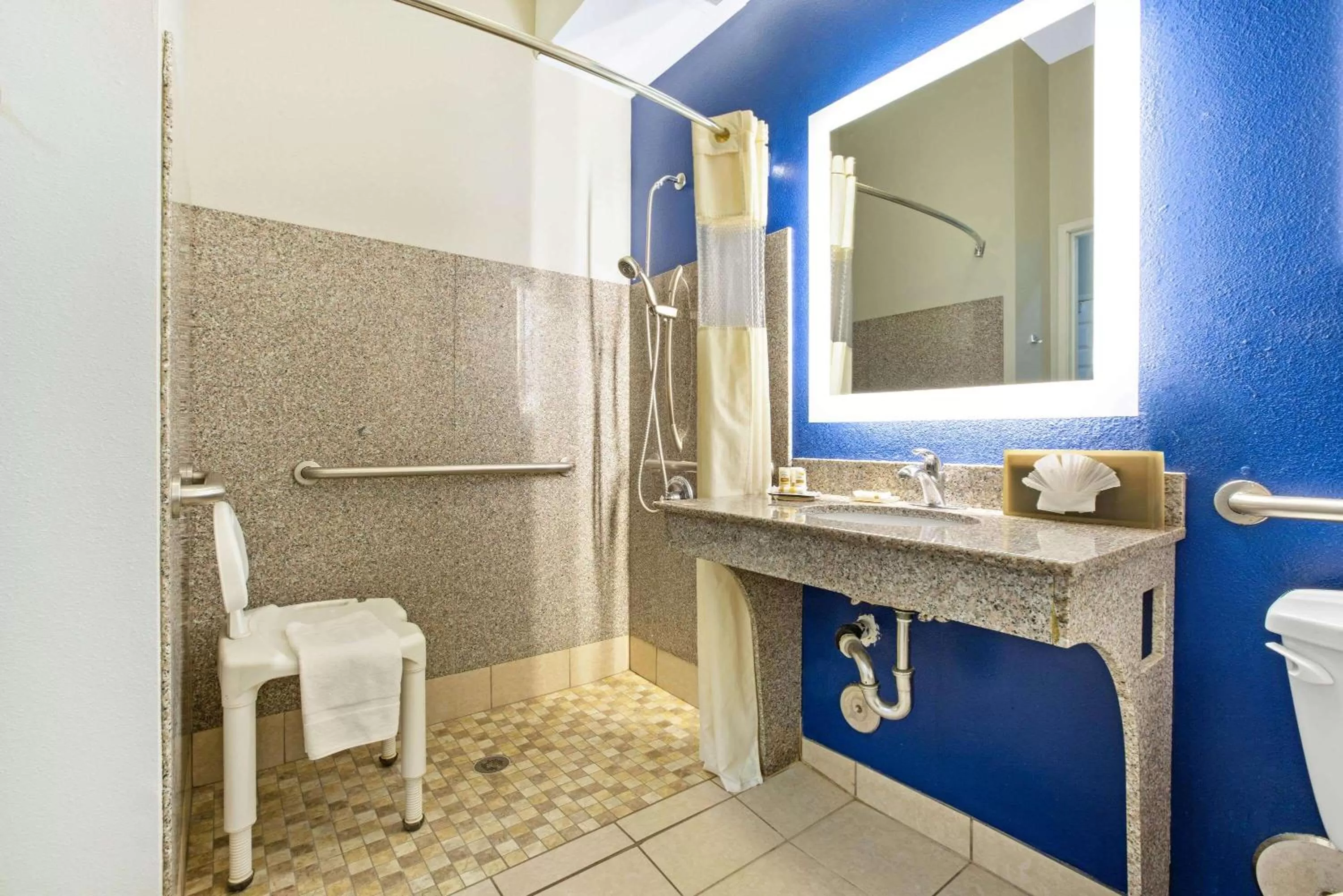 Shower in La Quinta by Wyndham NE Long Beach/Cypress