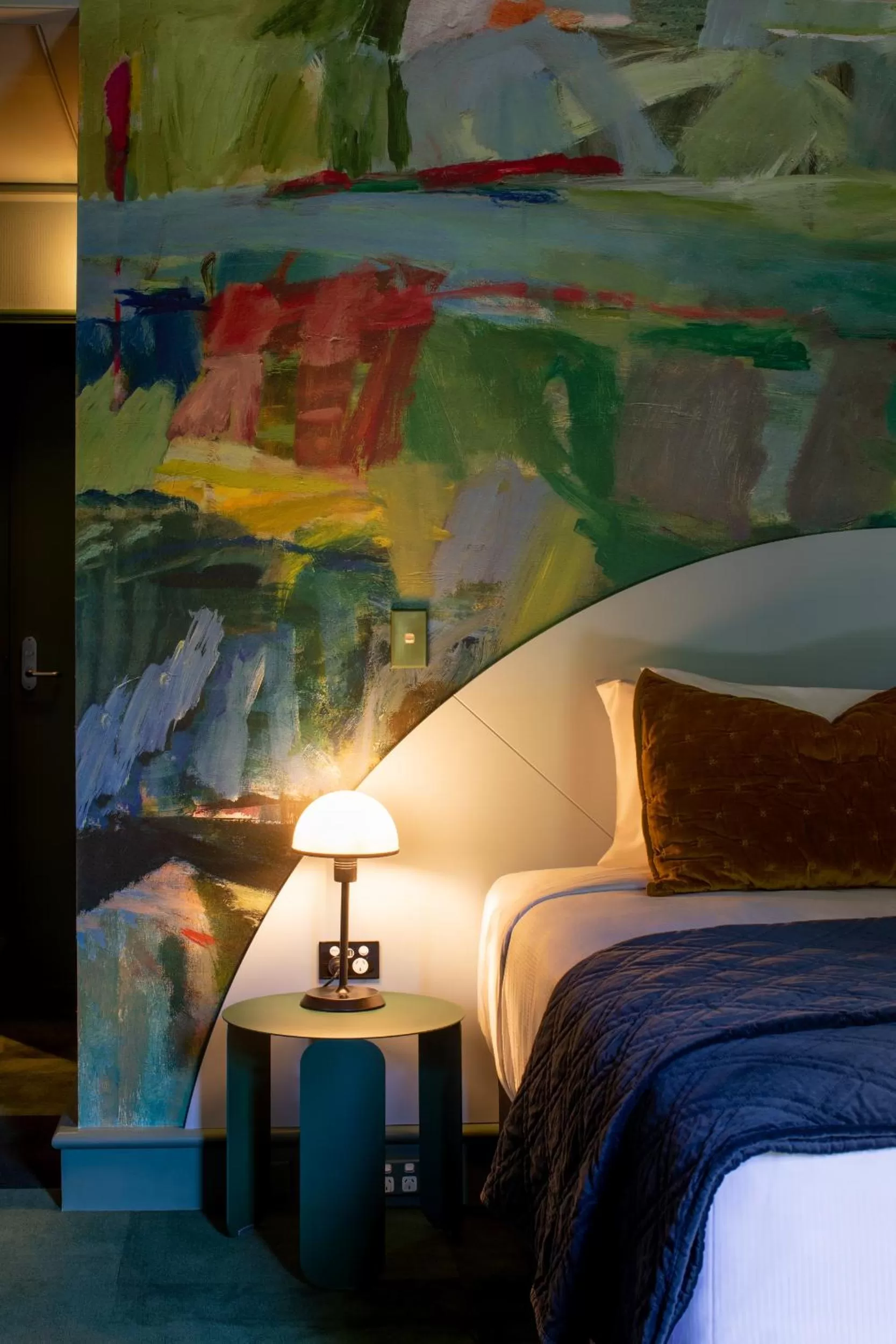 Bed in The Central Hotel Queenstown, A Naumi Chapter