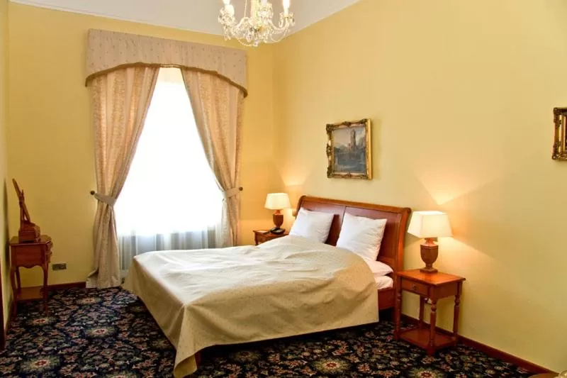 Bedroom, Bed in Chateau Zbiroh