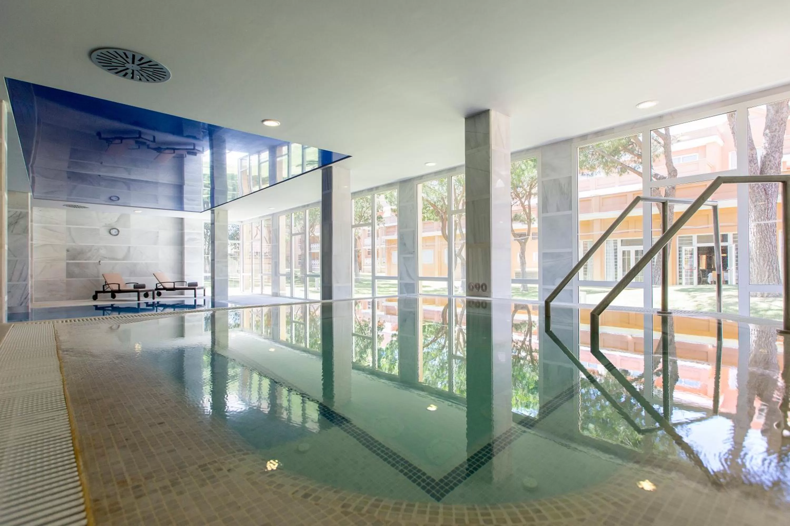 Swimming pool in Hipotels Playa La Barrosa - Adults Only