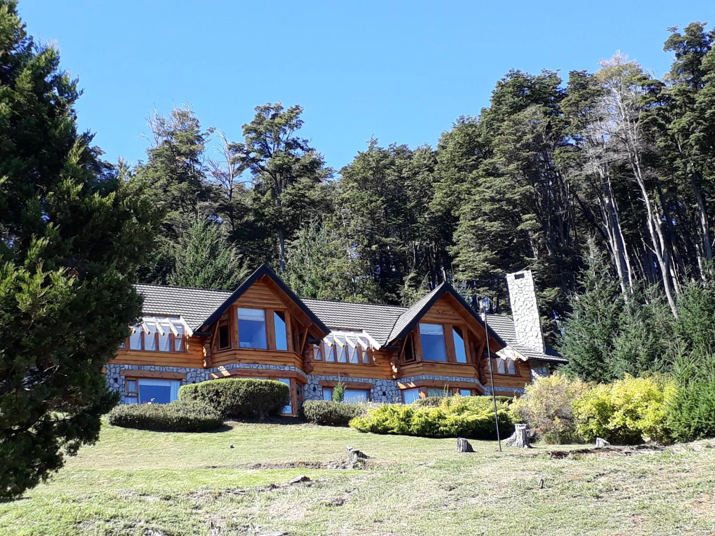 Property Building in Amigos del Bosque