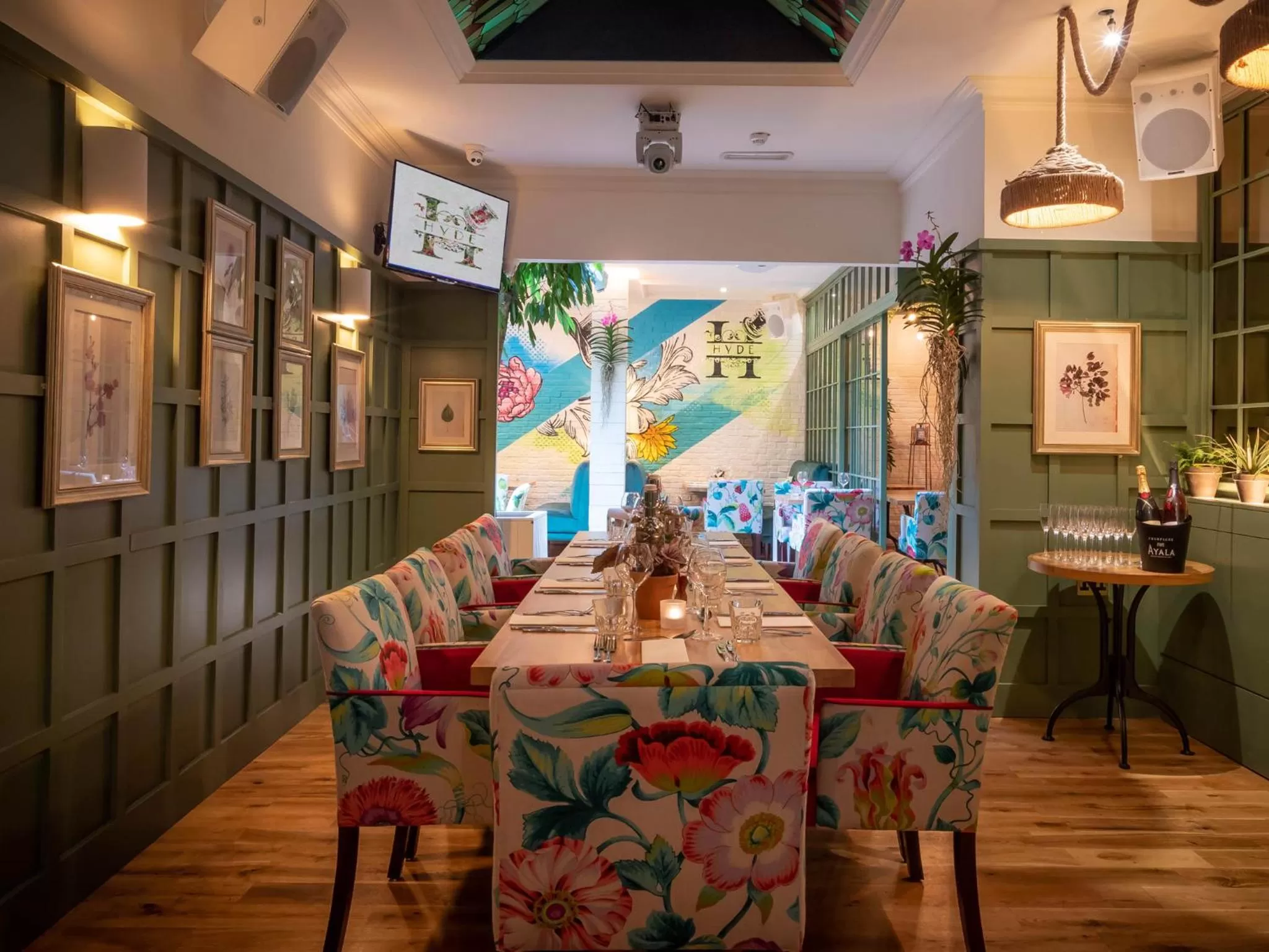 Restaurant/Places to Eat in Forster Court Hotel