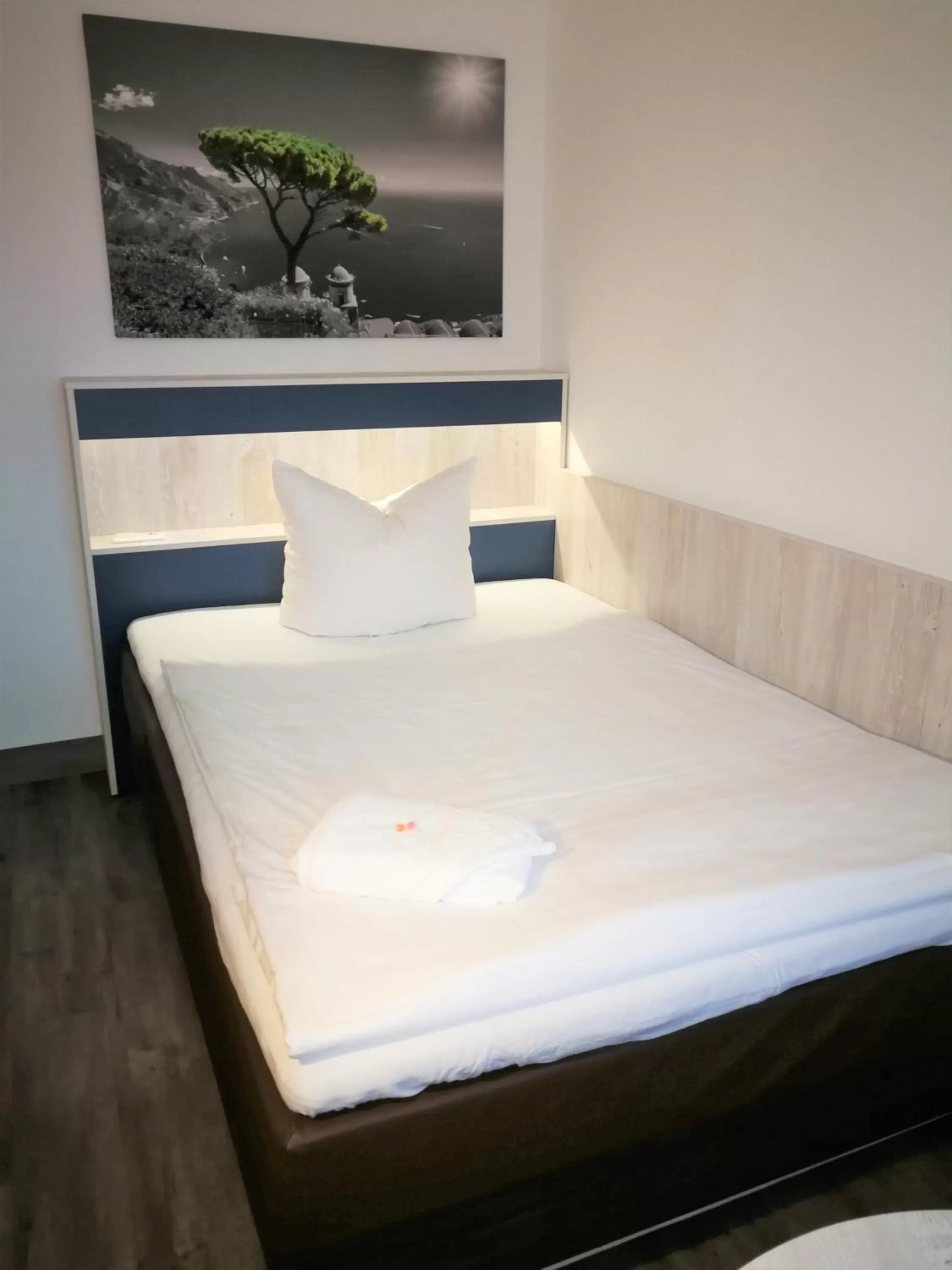 Bed in Hotel NEAR BY