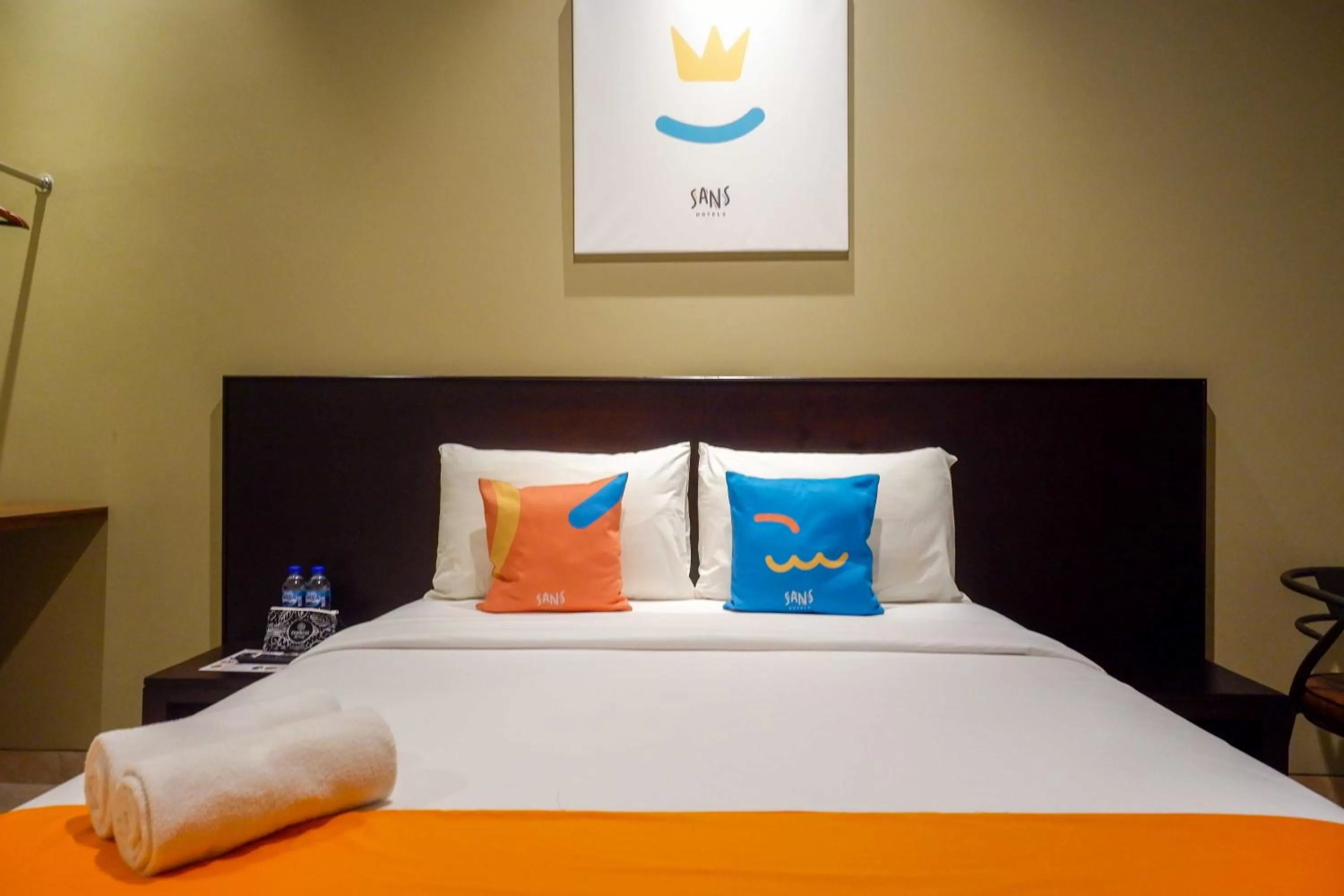 Bedroom, Bed in Sans Hotel Empress Simpang Lima