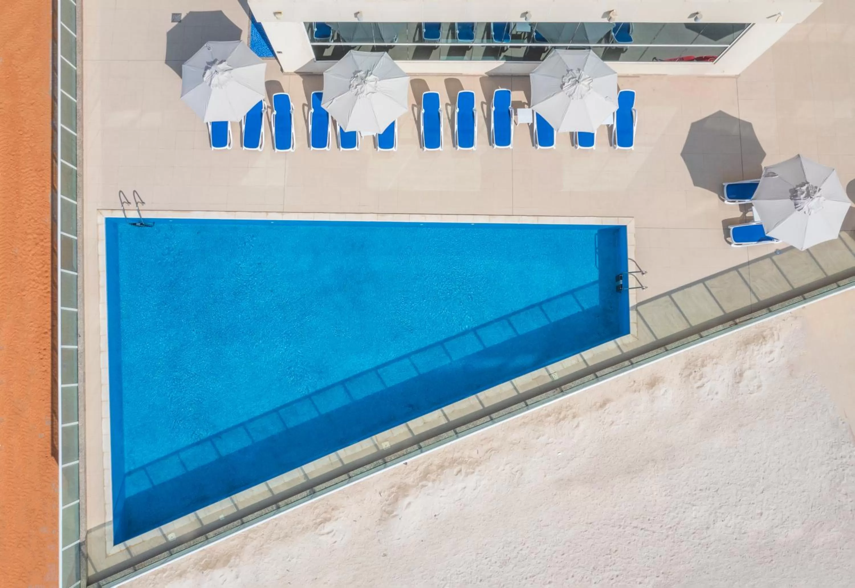 Swimming pool in Radisson Resort Ras Al Khaimah Marjan Island