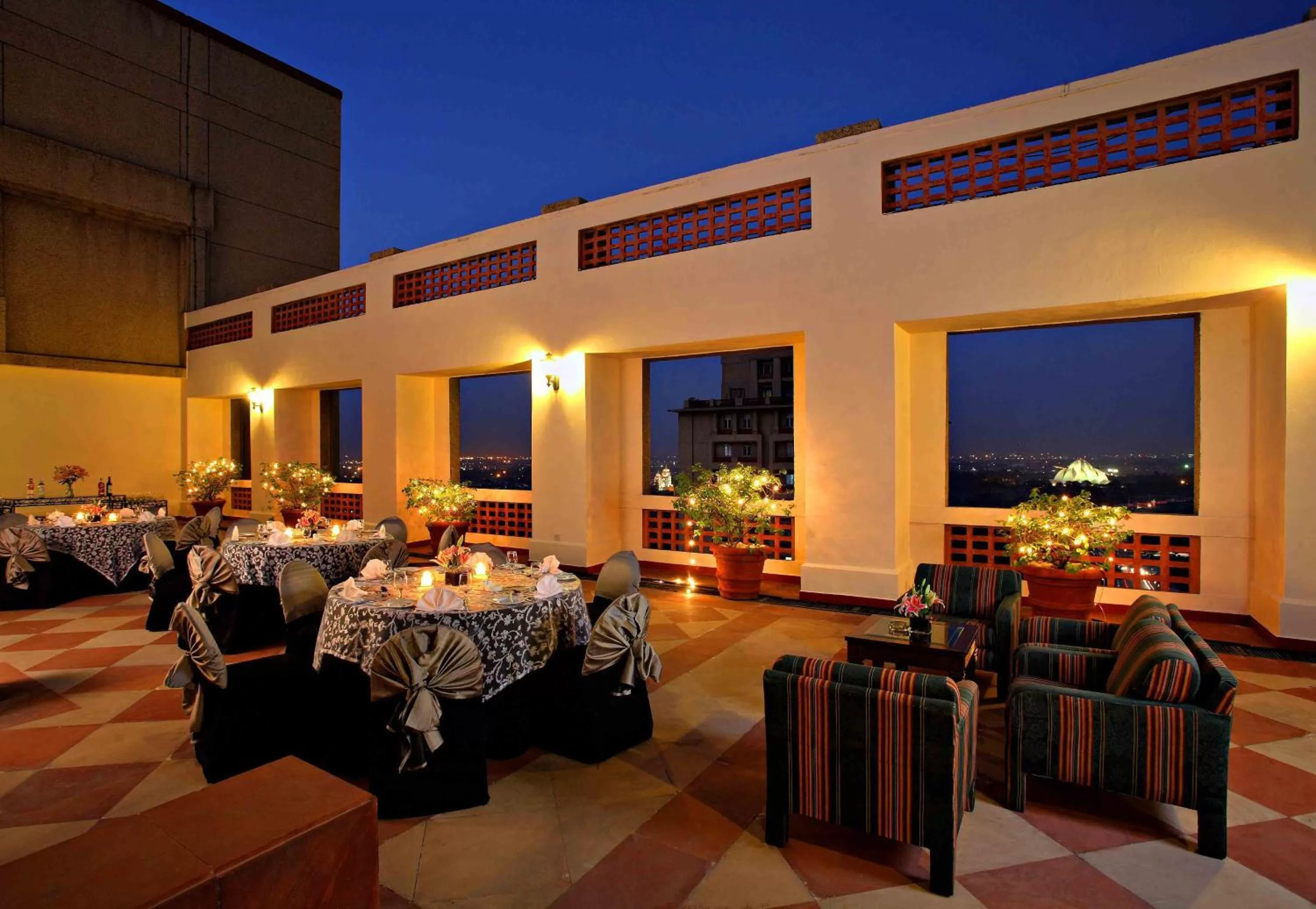 Restaurant/places to eat in Eros Hotel New Delhi, Nehru Place
