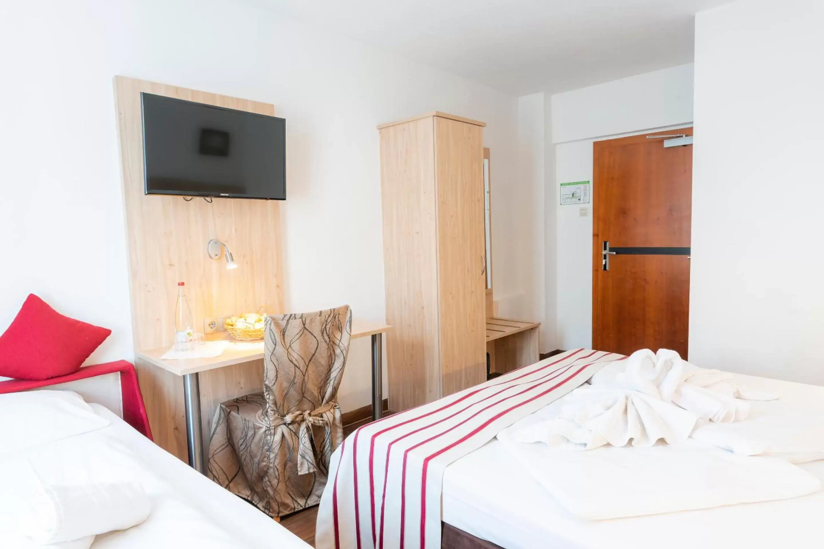 Triple Room in Hotel Astoria Stuttgart City Triple Room in Hotel Astoria Stuttgart City