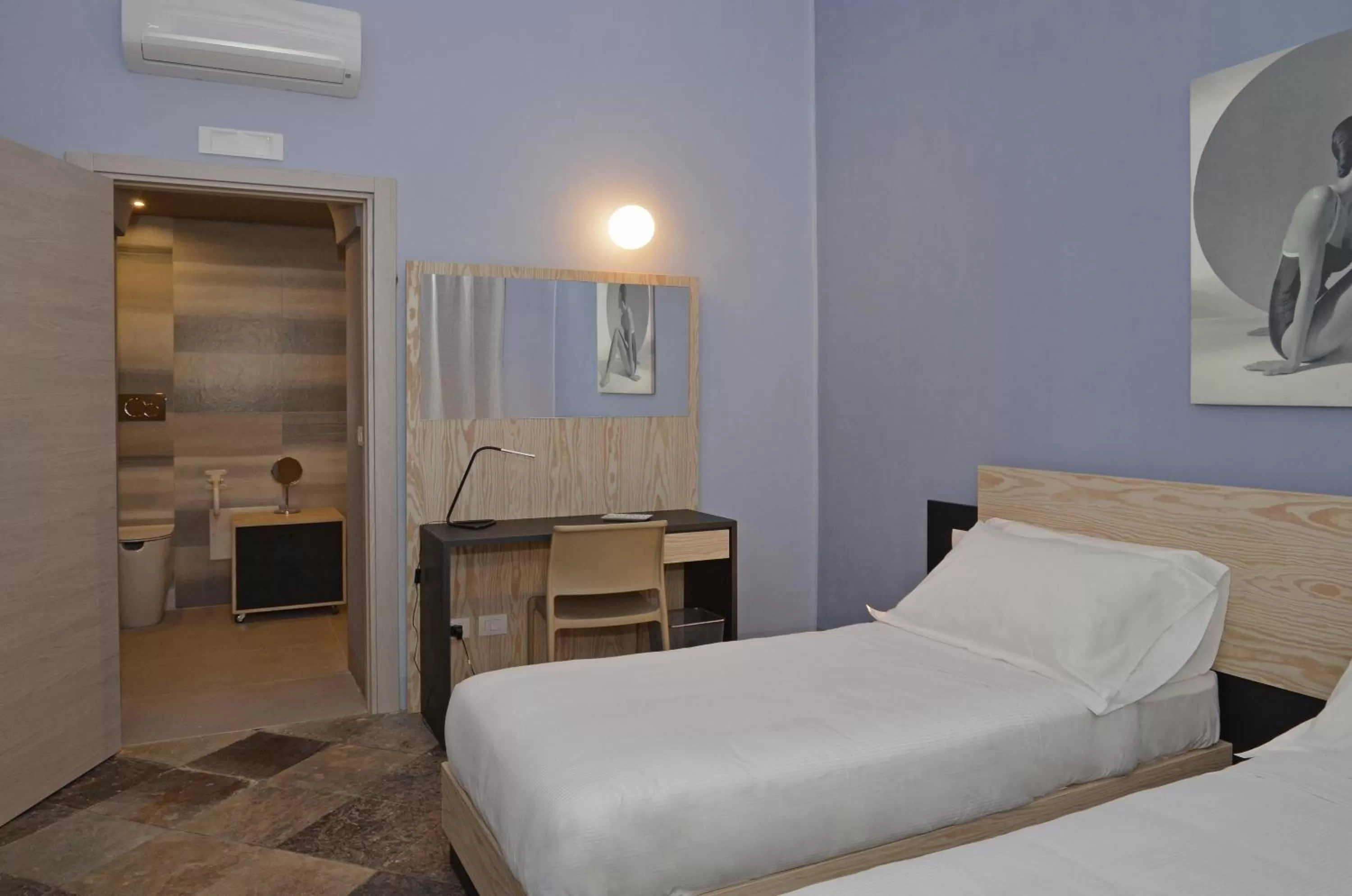 Photo of the whole room, Bed in Regia Trazzera