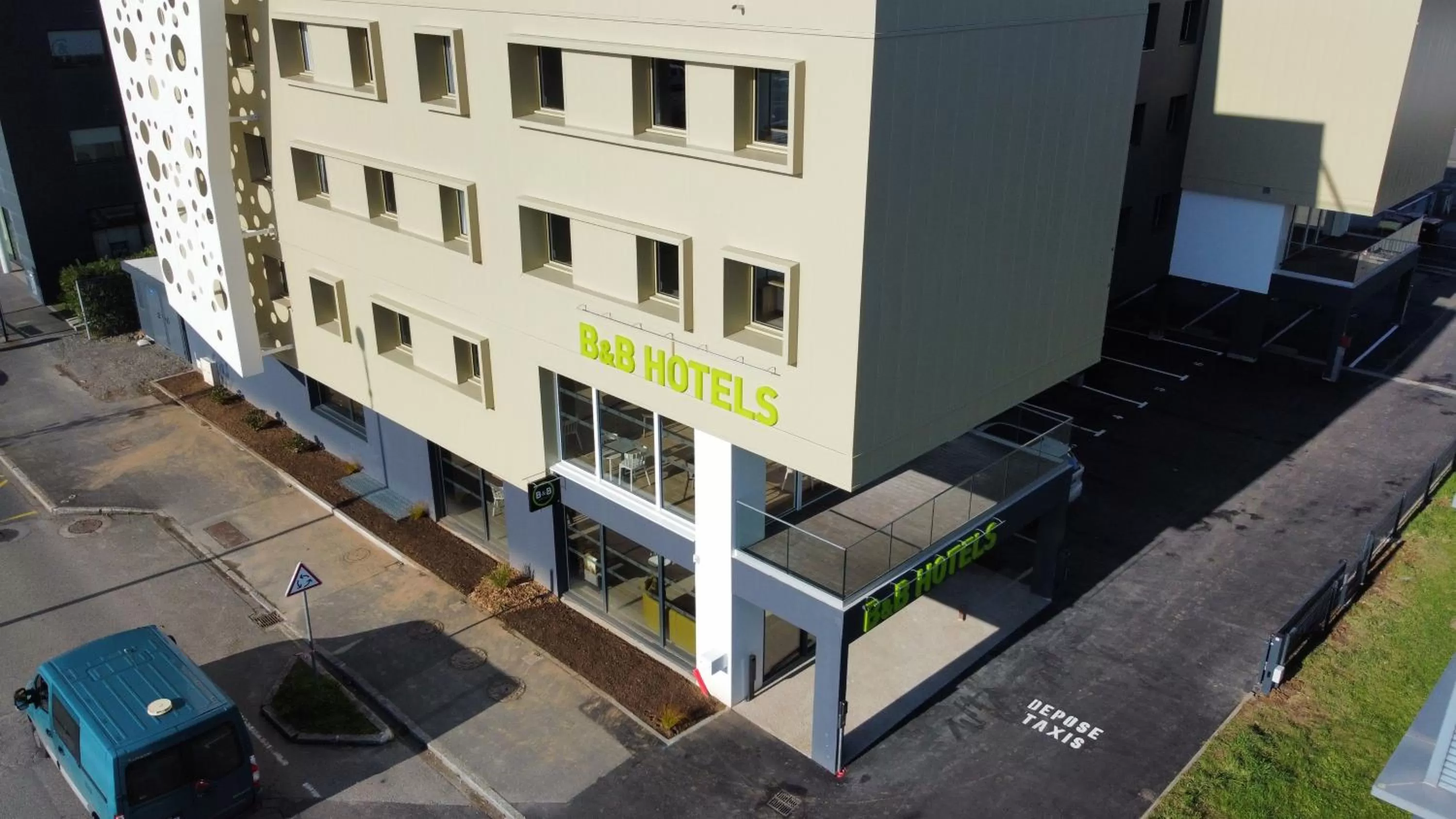 Property building in B&B HOTEL Brest Centre Port de Commerce