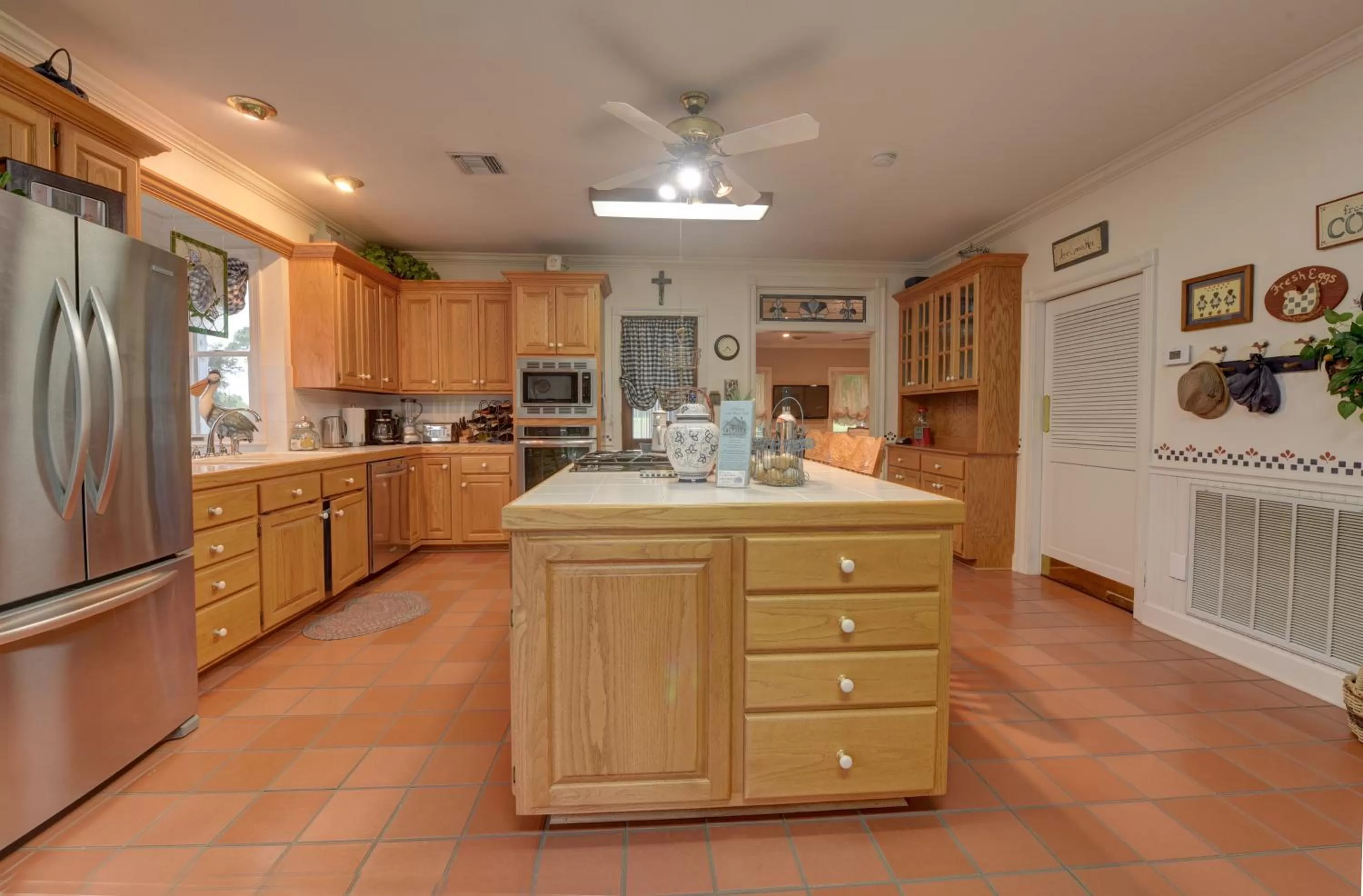 Kitchen or kitchenette in A Chateau on the Bayou Bed & Breakfast