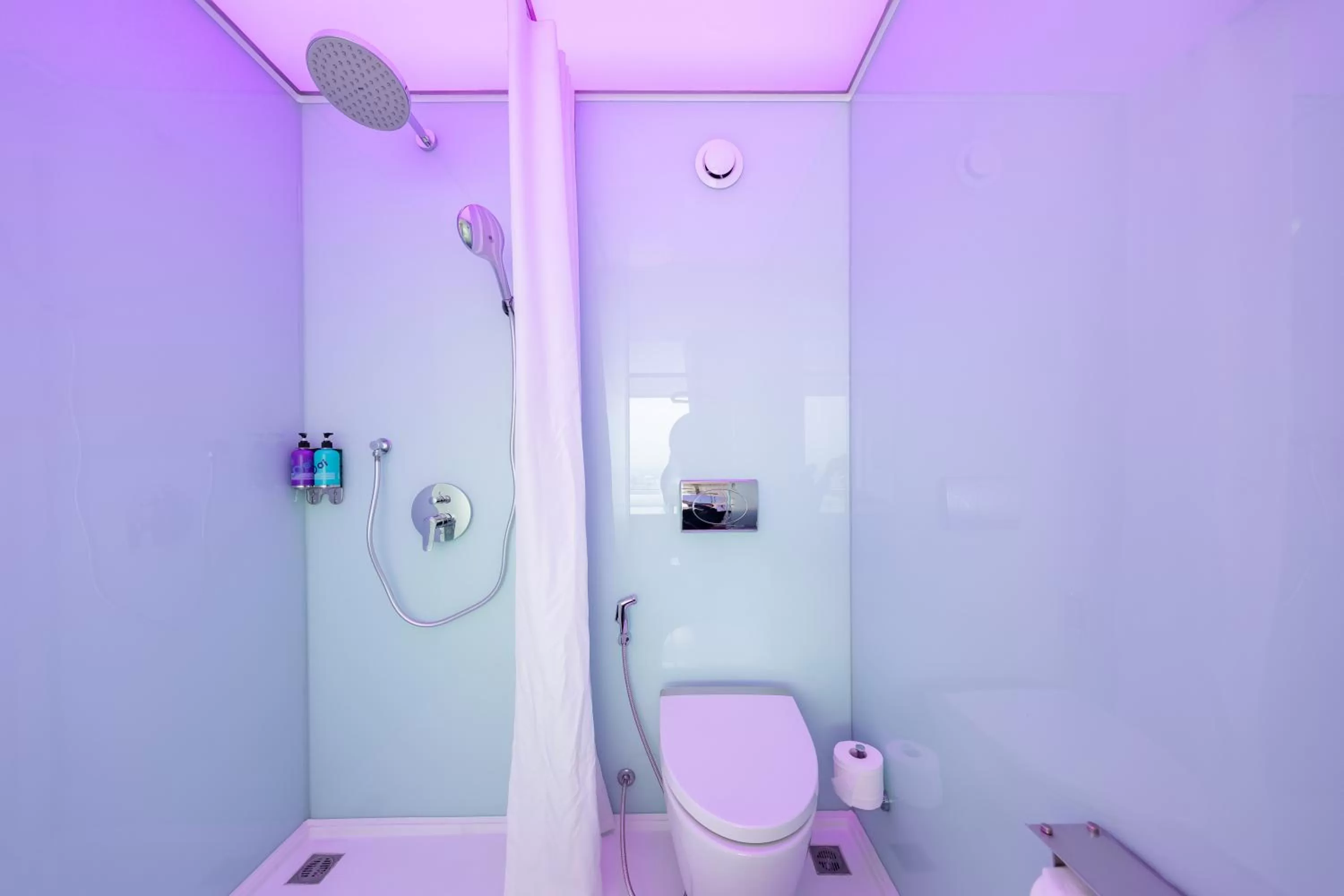 Shower in Tru by Hilton Viet Tri City Centre