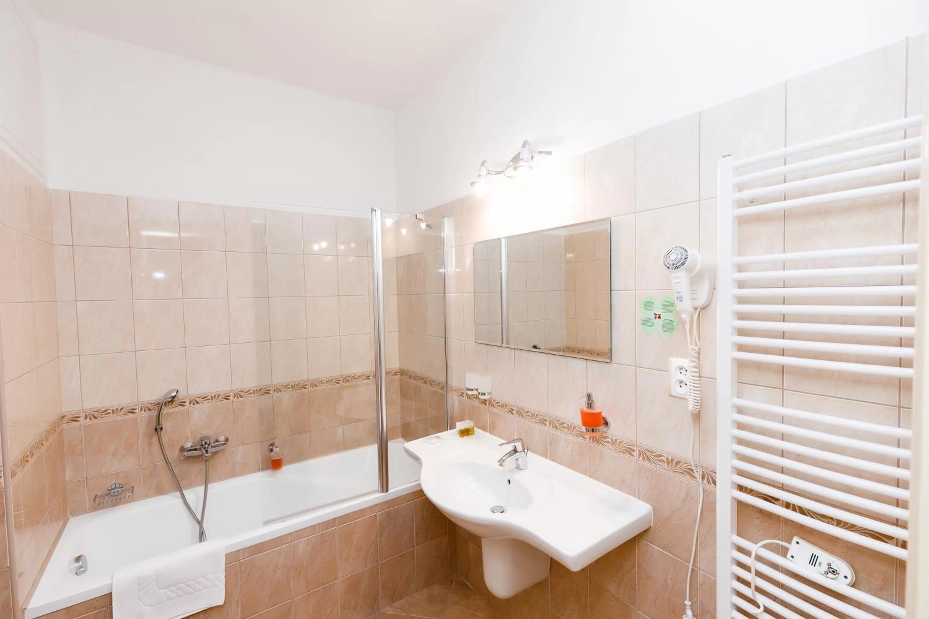 Bathroom in Hotel Heluan