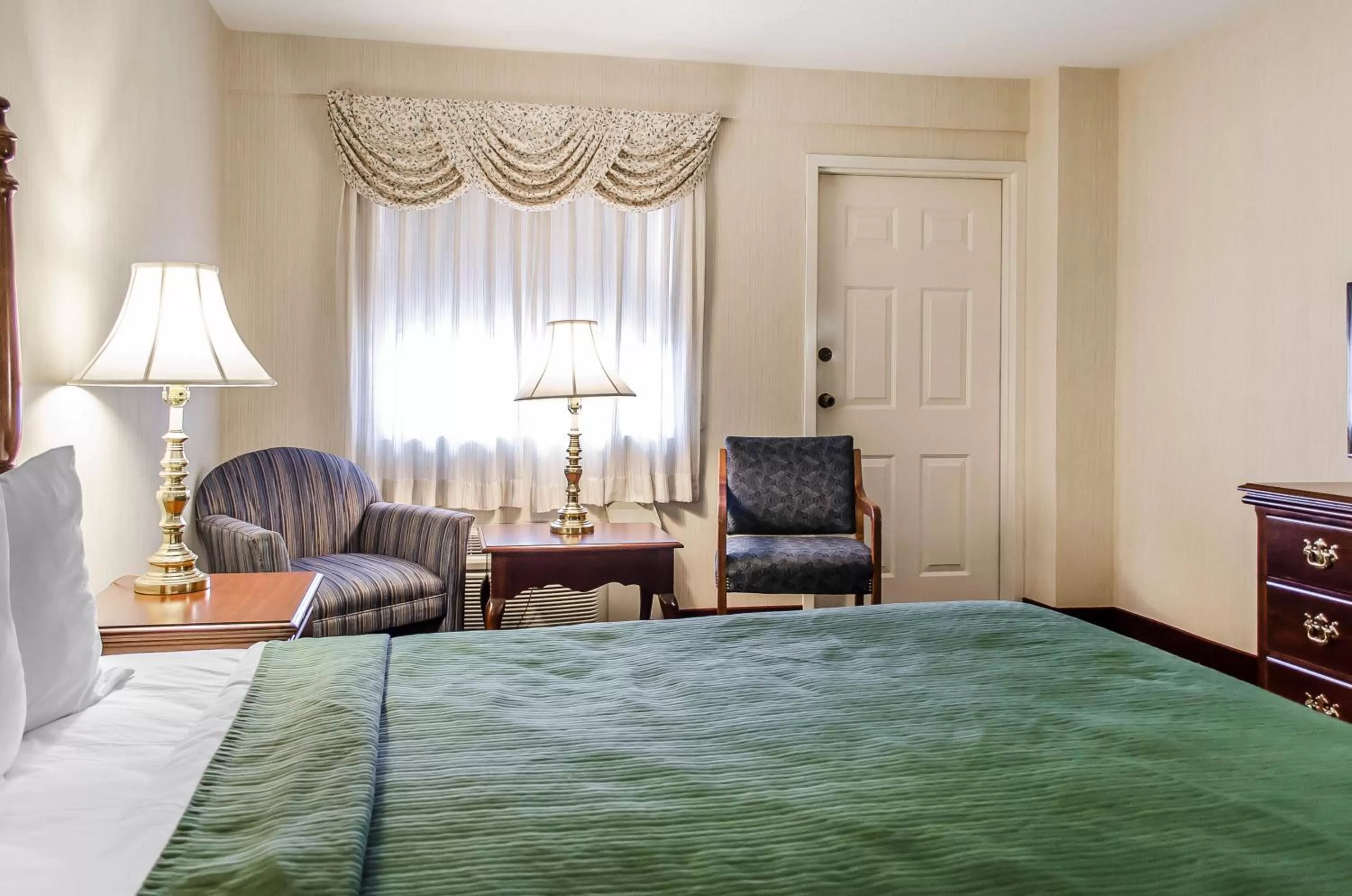 Seating area, Bed in Quality Inn Gettysburg Battlefield