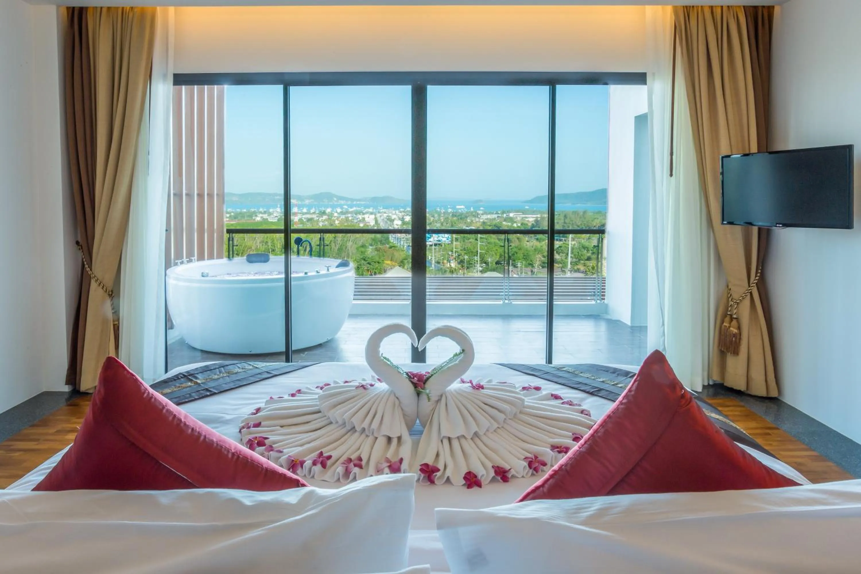 Bed in Chalong Chalet Resort