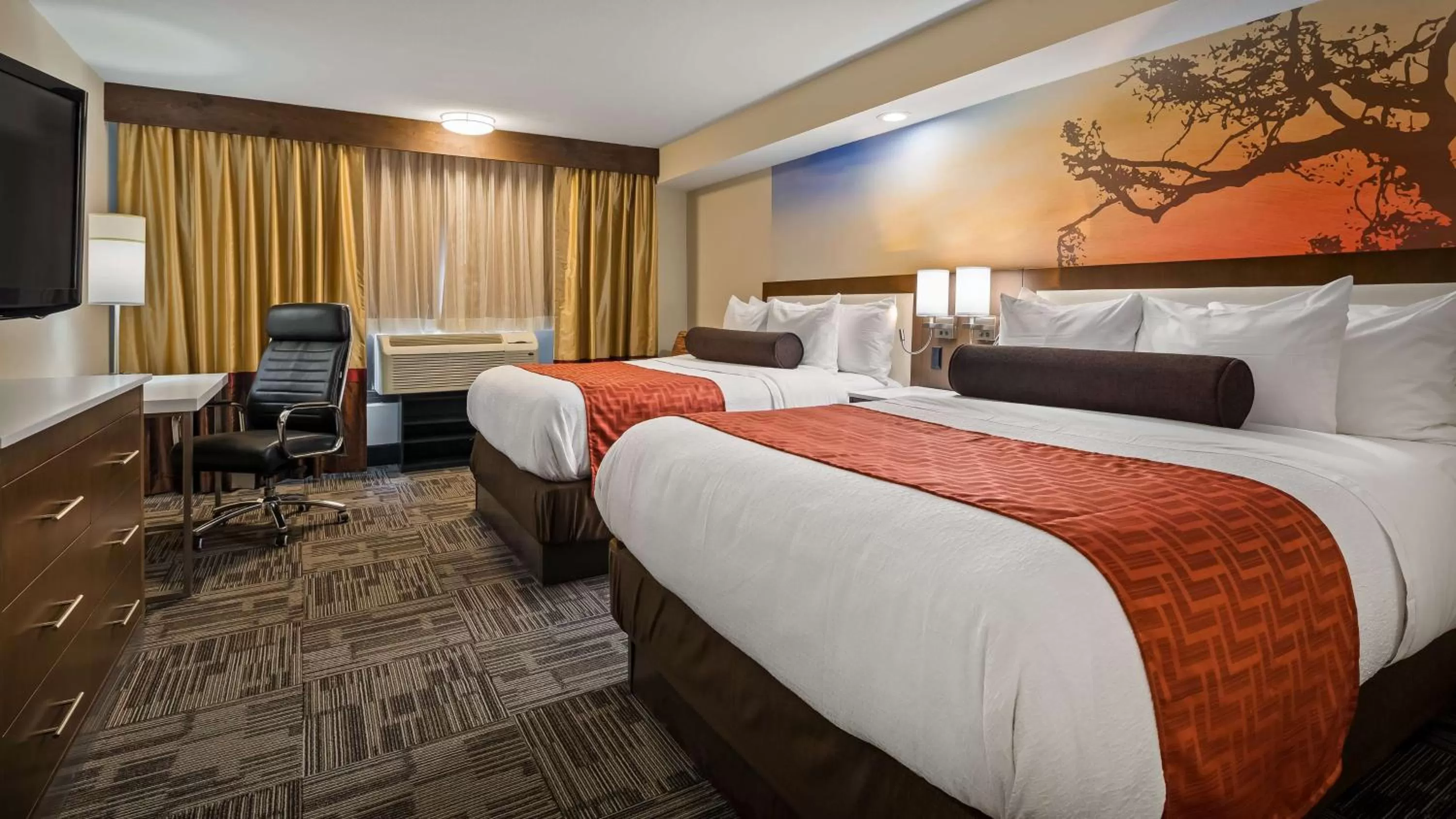 Photo of the whole room, Bed in Holiday Inn Brookfield - Milwaukee by IHG