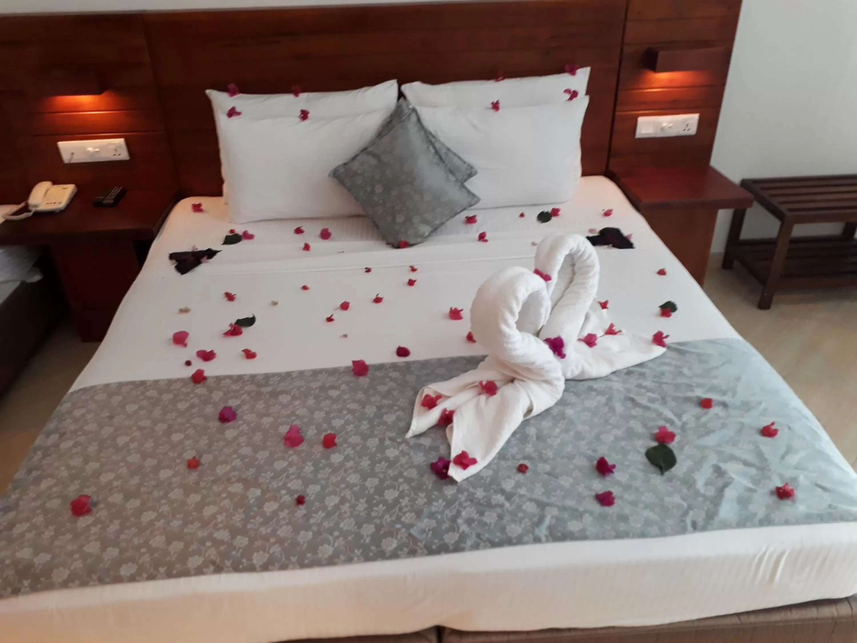 Bed in Kandyan View Holiday Bungalow ''Free Pickup From Kandy city''