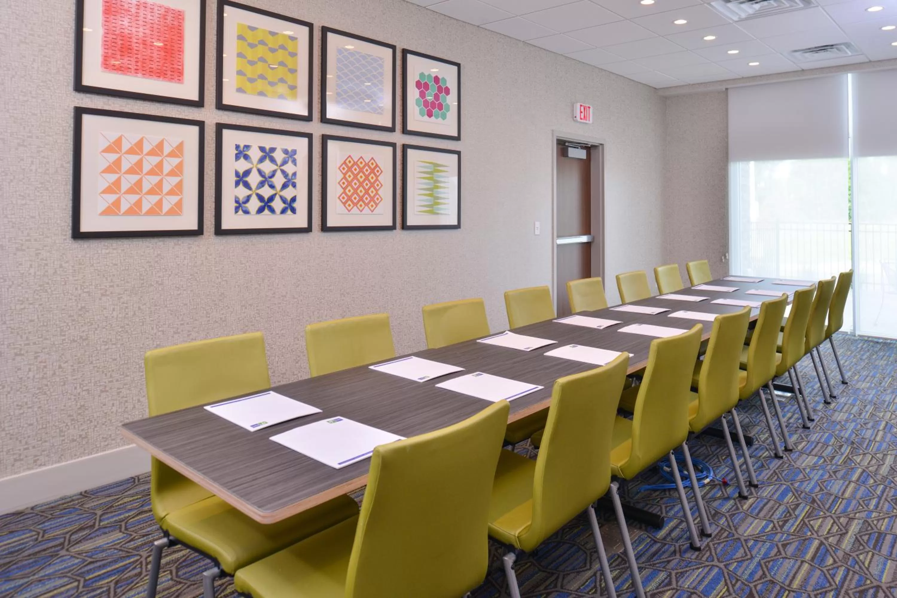 Meeting/conference room in Holiday Inn Express & Suites Omaha Airport by IHG