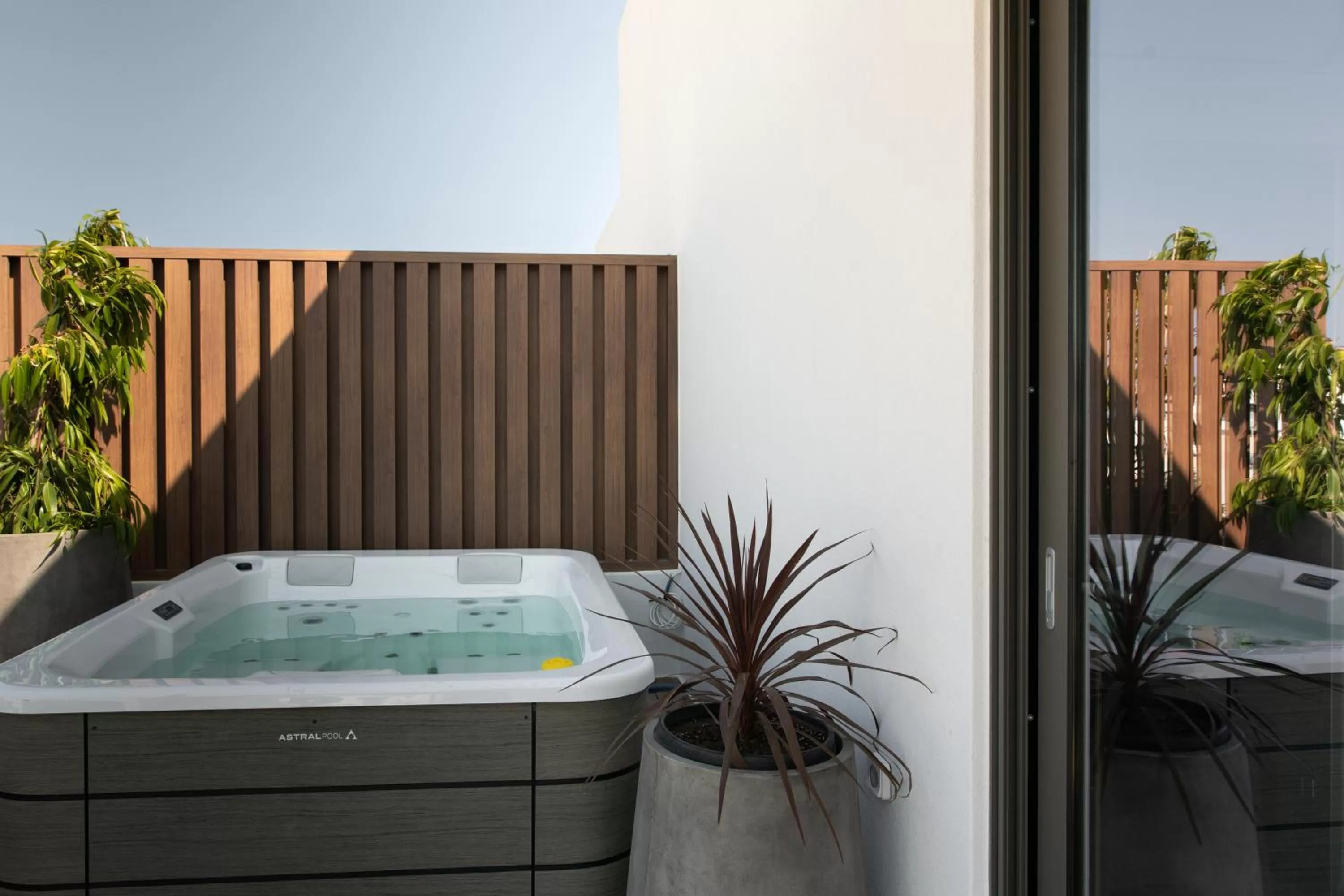 Hot Tub in Agrelli Hotel & Suites