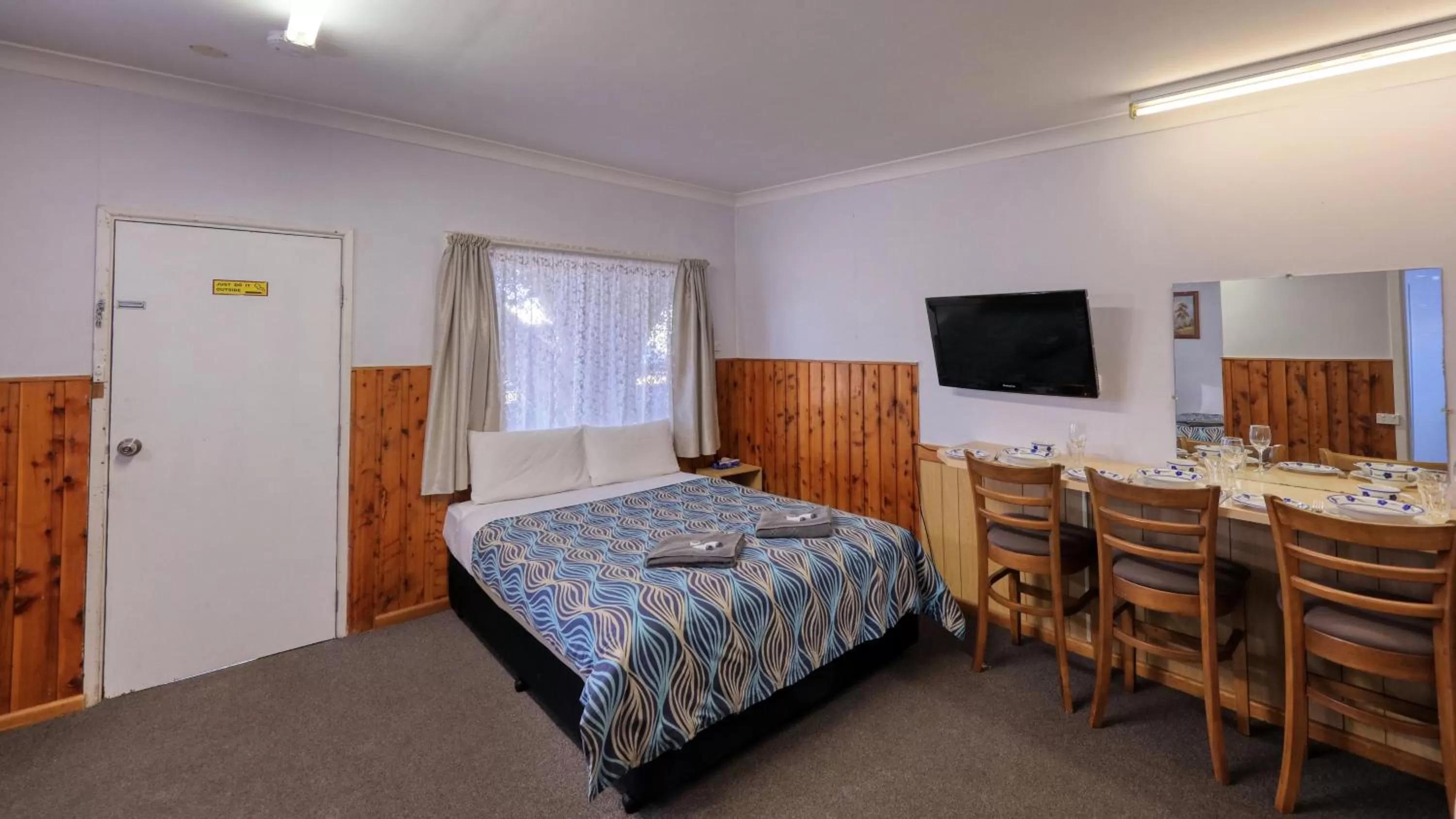 TV and multimedia, Bed in Darling River Motel