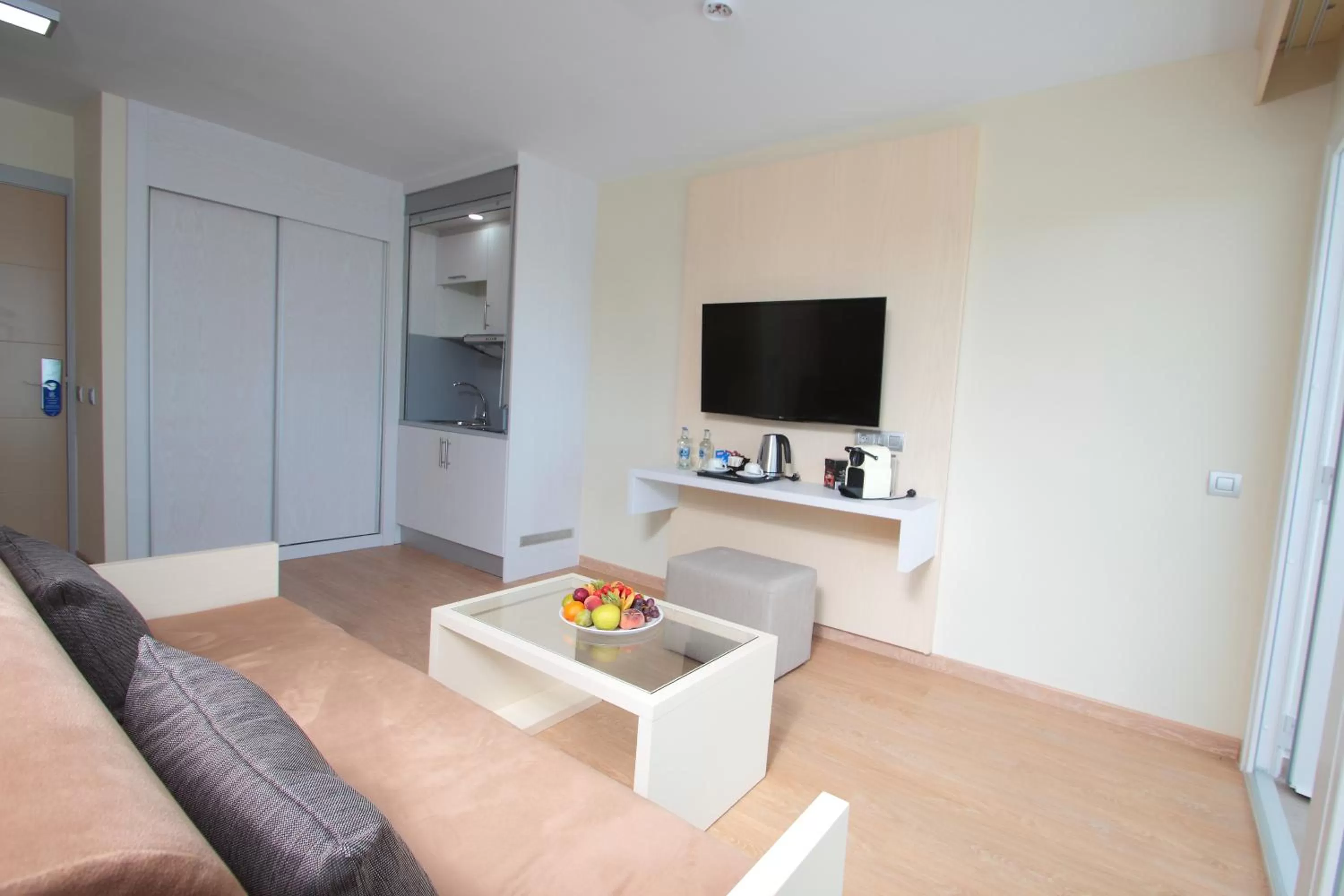 TV and multimedia in HL Suite Nardos - Only Adults