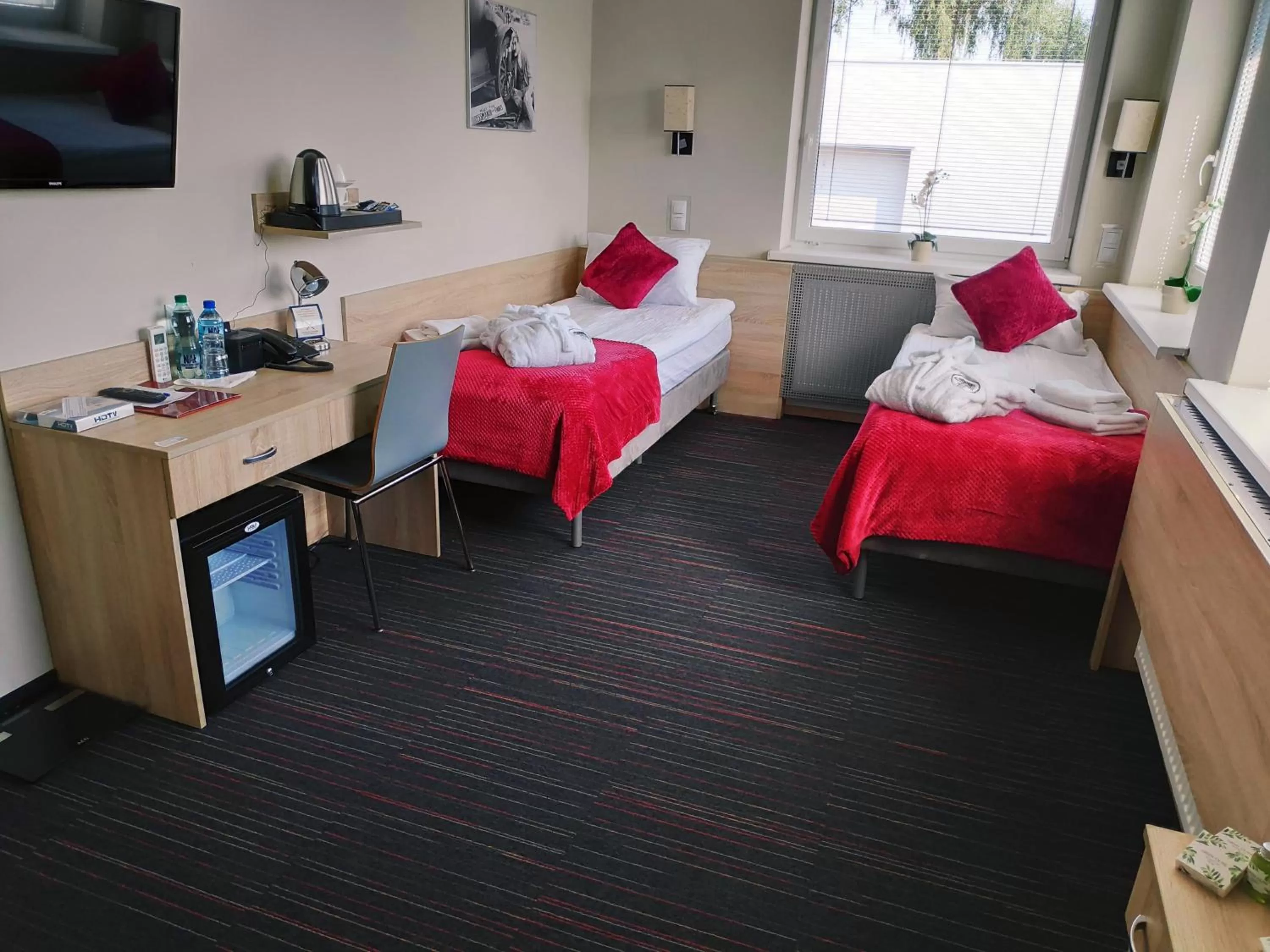 Photo of the whole room, Bed in Automobil Hotel