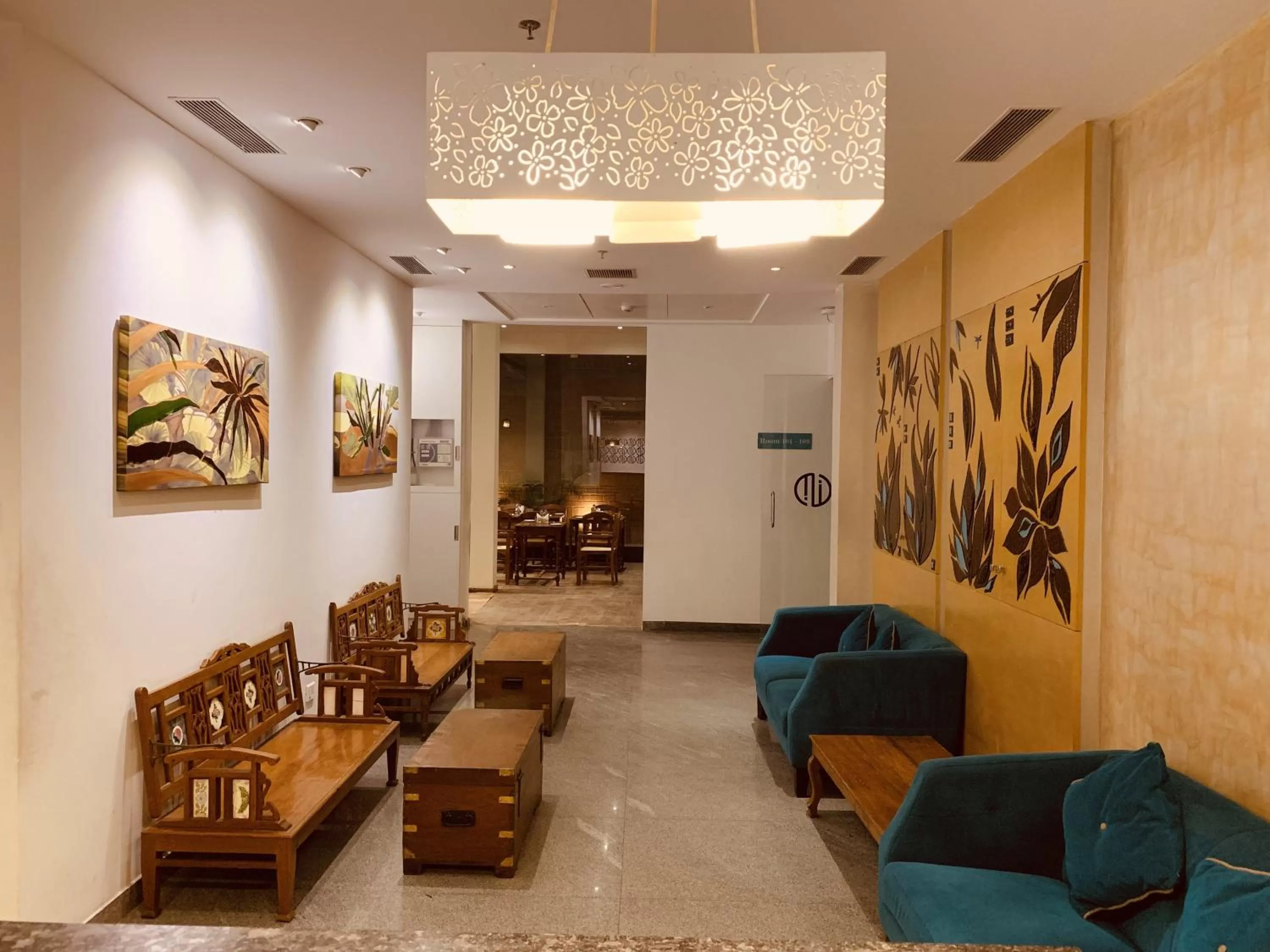 Living room, Lobby/Reception in Hotel Sabareesh Park