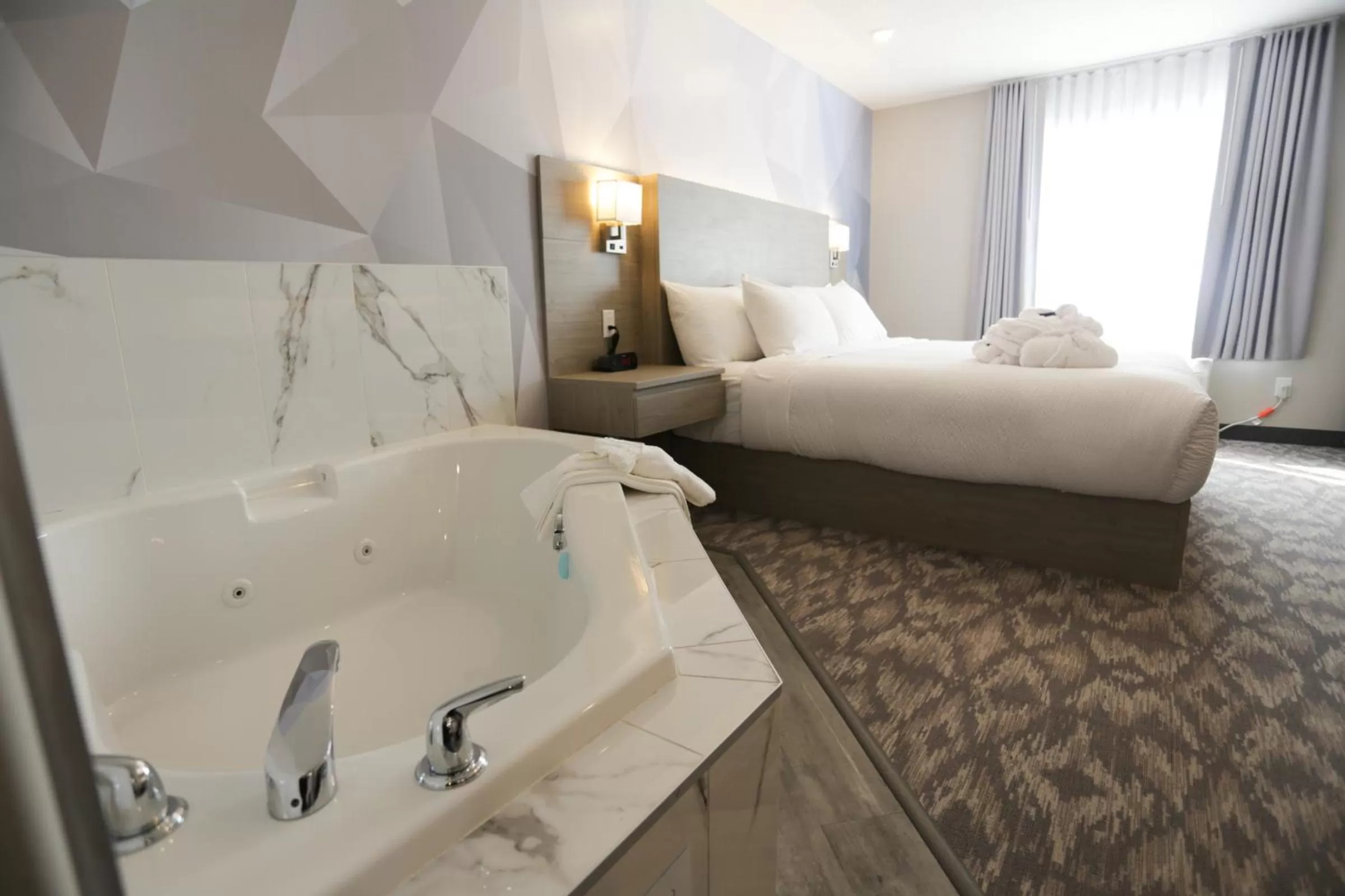 Hot Tub, Bed in Days Inn by Wyndham Calgary North Balzac