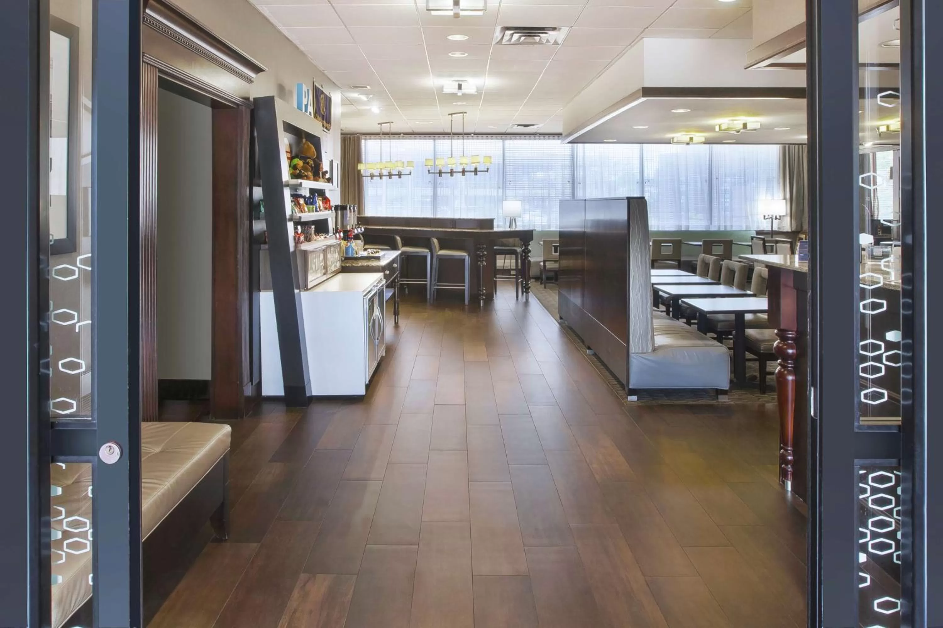 Dining area in Hampton Inn Pittsburgh University Medical Center