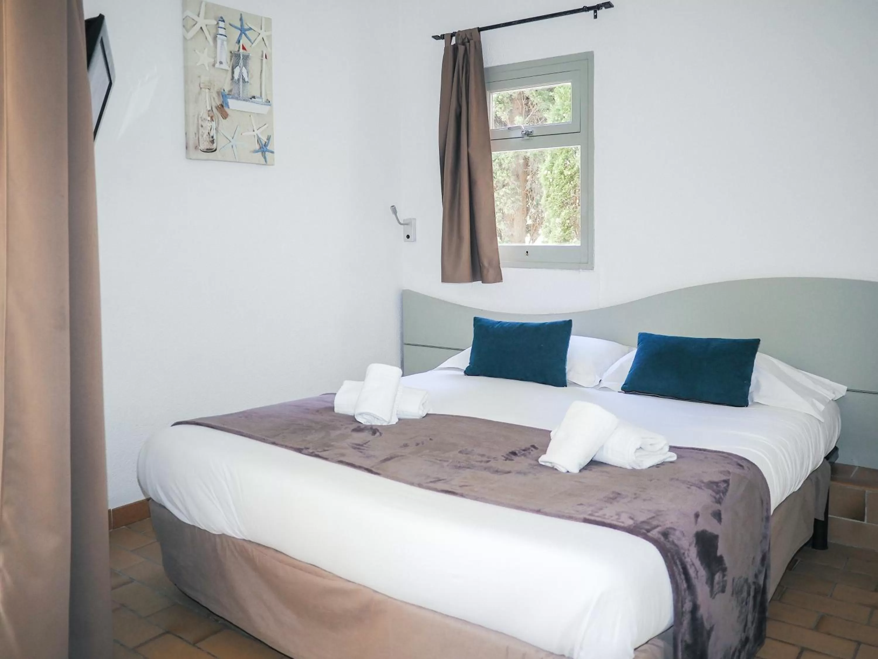 Bed in Marina Hôtel Club