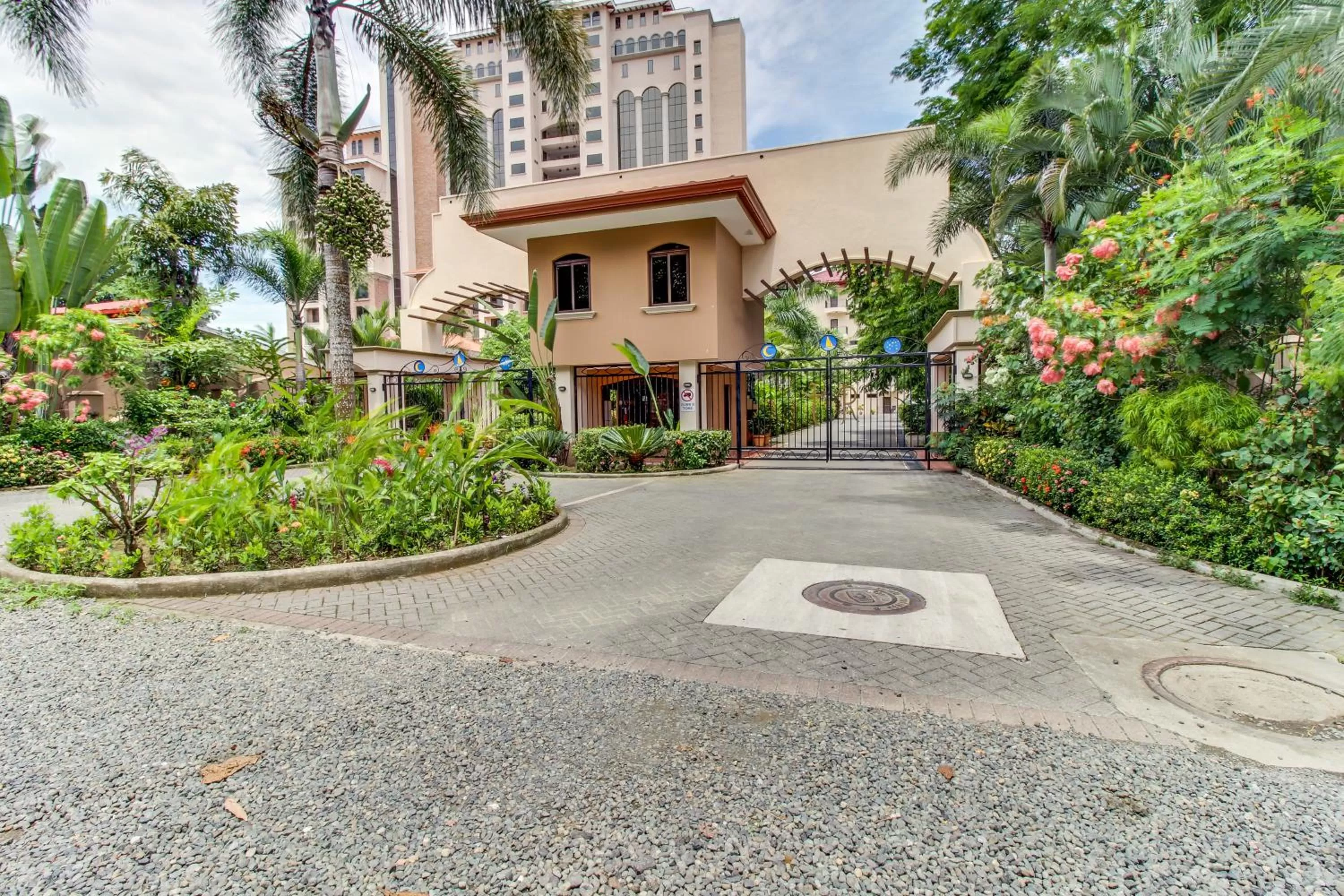 Property Building in Tres Regalos 303N