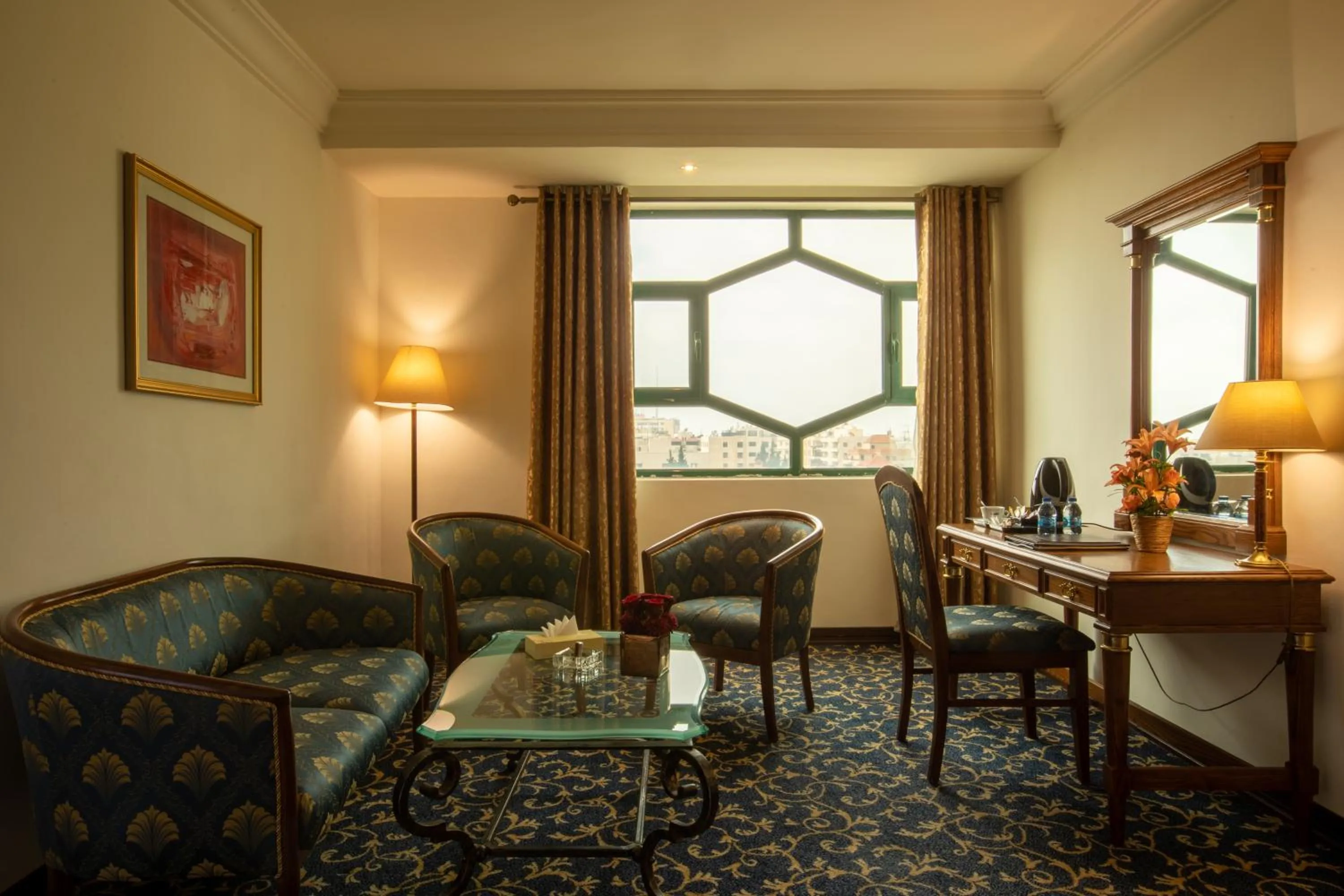 Living room in Bristol Hotel