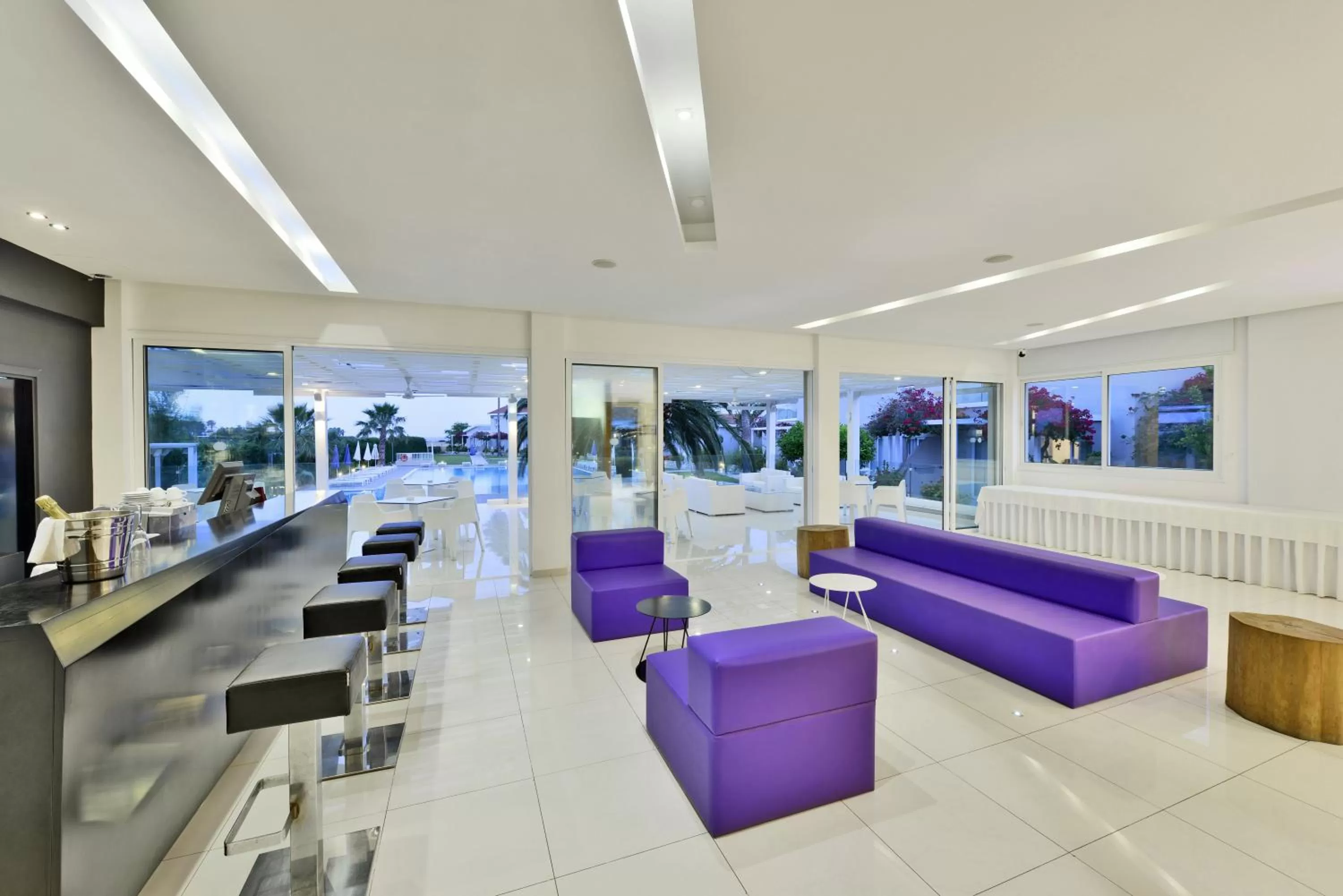 Lounge or bar in Mon Repos Hotel