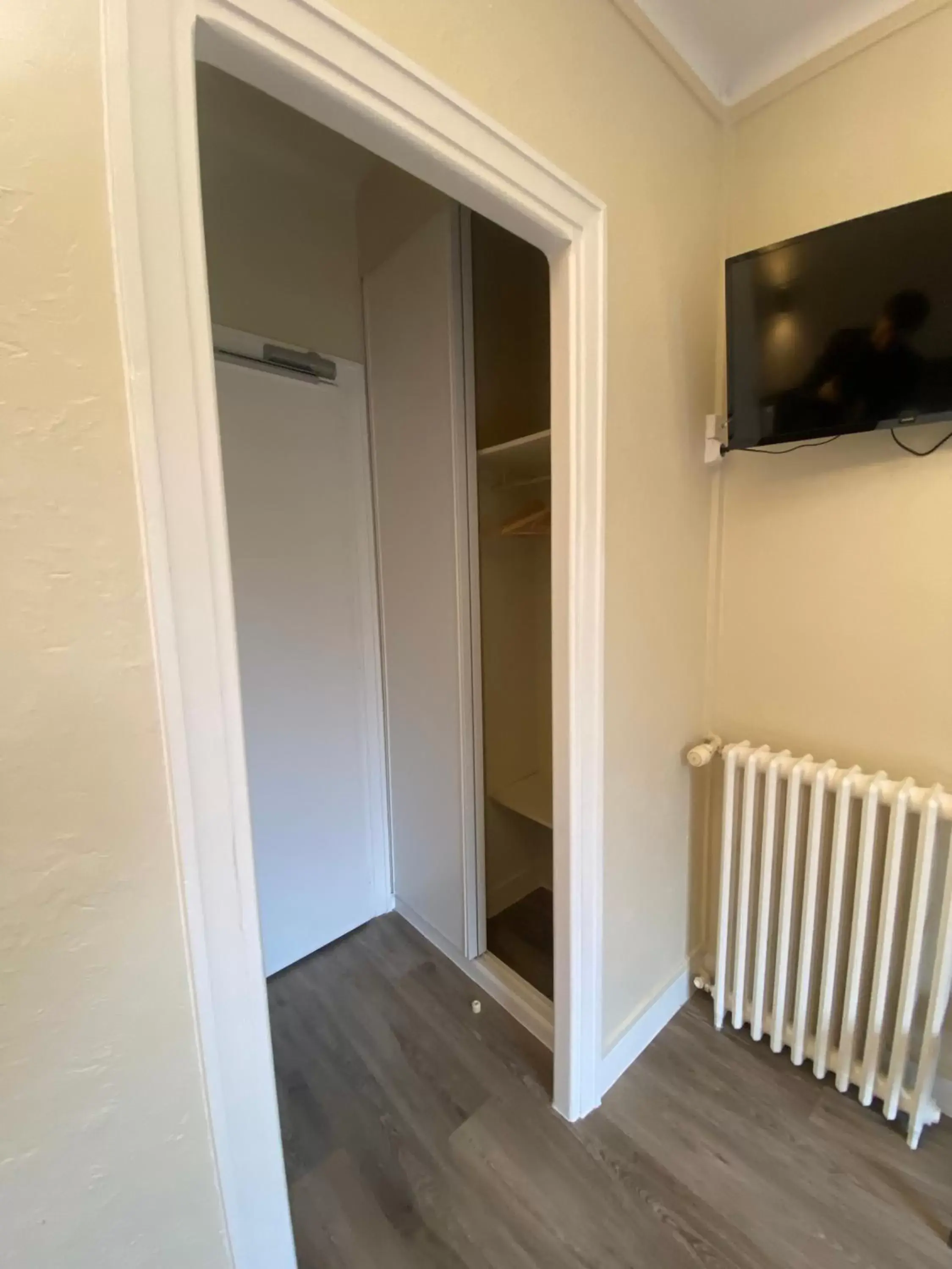 Classique Double/Twin Room in Hotel De La Poste Classique Double/Twin Room in Hotel De La Poste