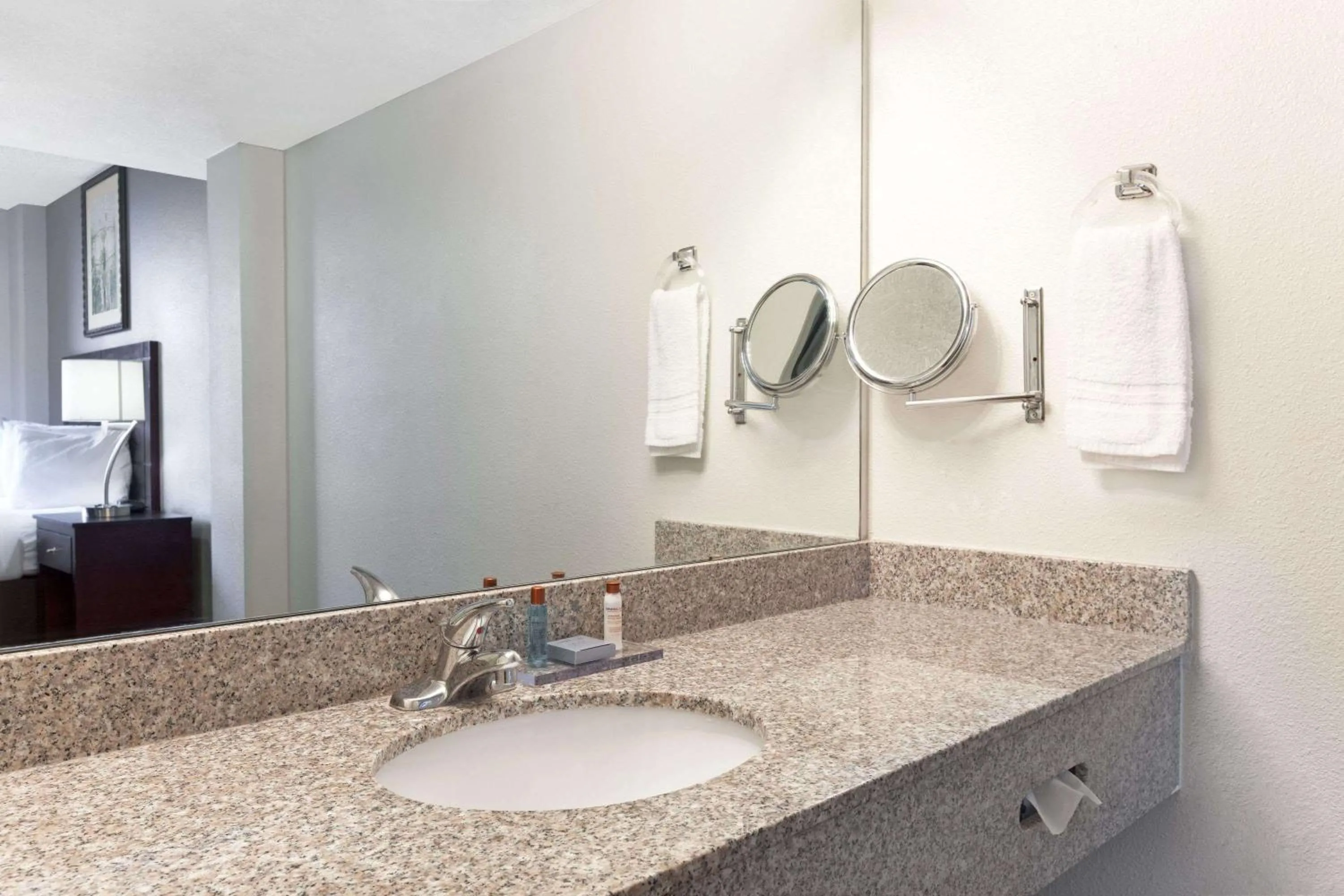 Bathroom in Hawthorn Extended Stay by Wyndham Richardson