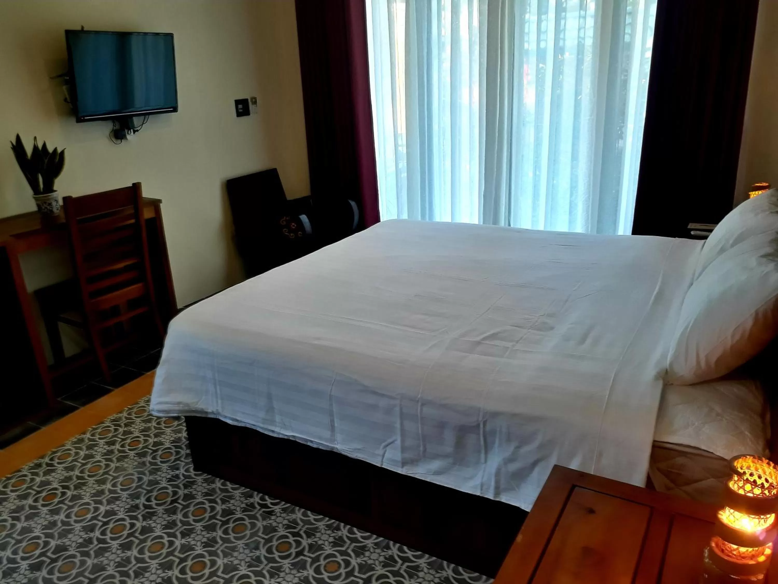 Bedroom, Bed in Pink Tulip Hoi An